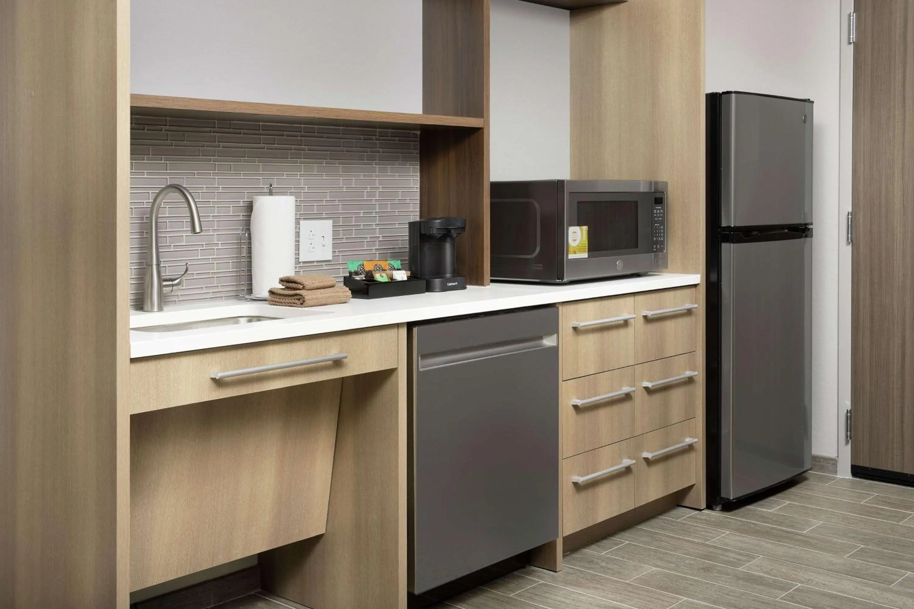 Kitchen or kitchenette in Home2 Suites By Hilton Asheville Biltmore Village