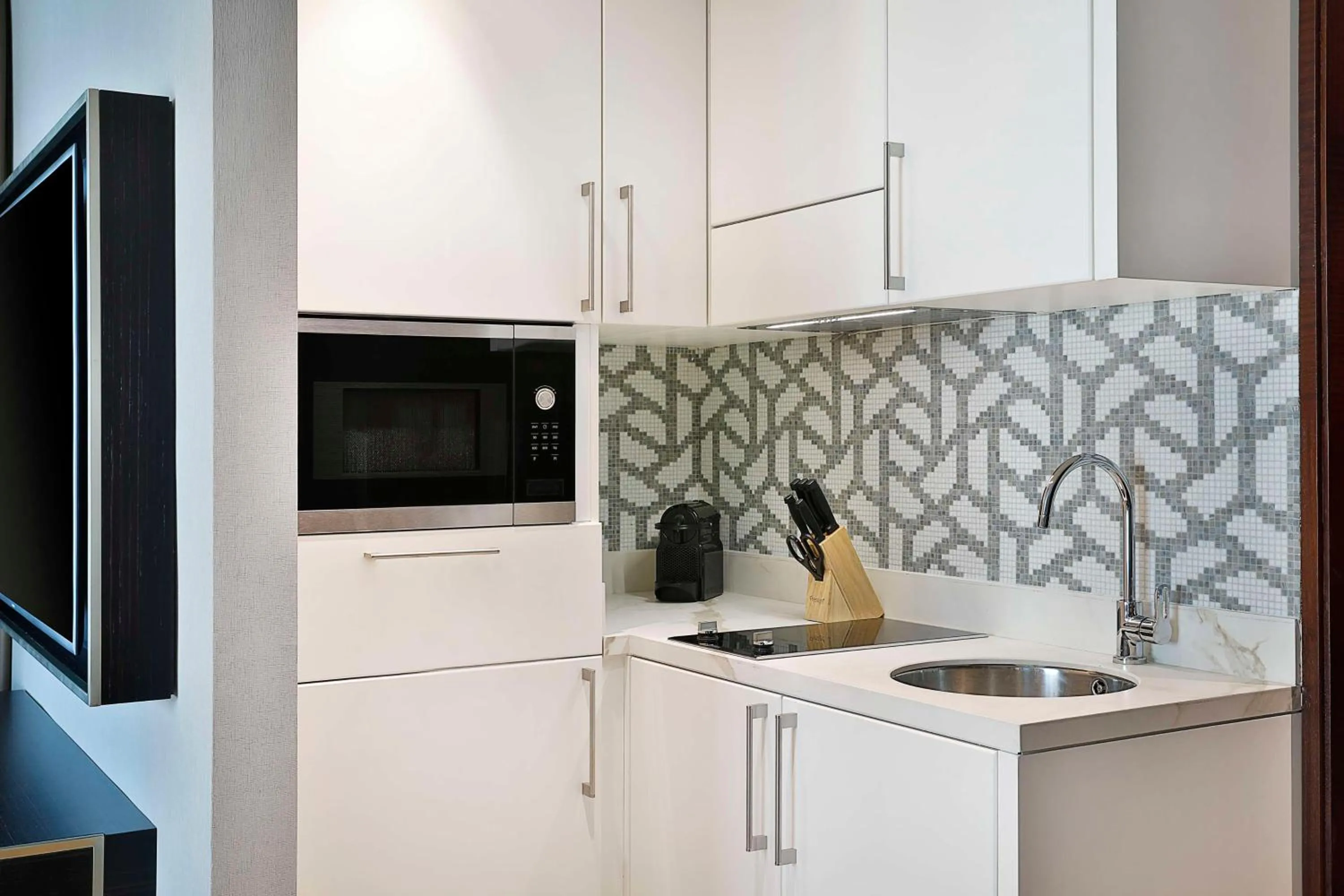 Photo of the whole room in Hilton Doha The Pearl