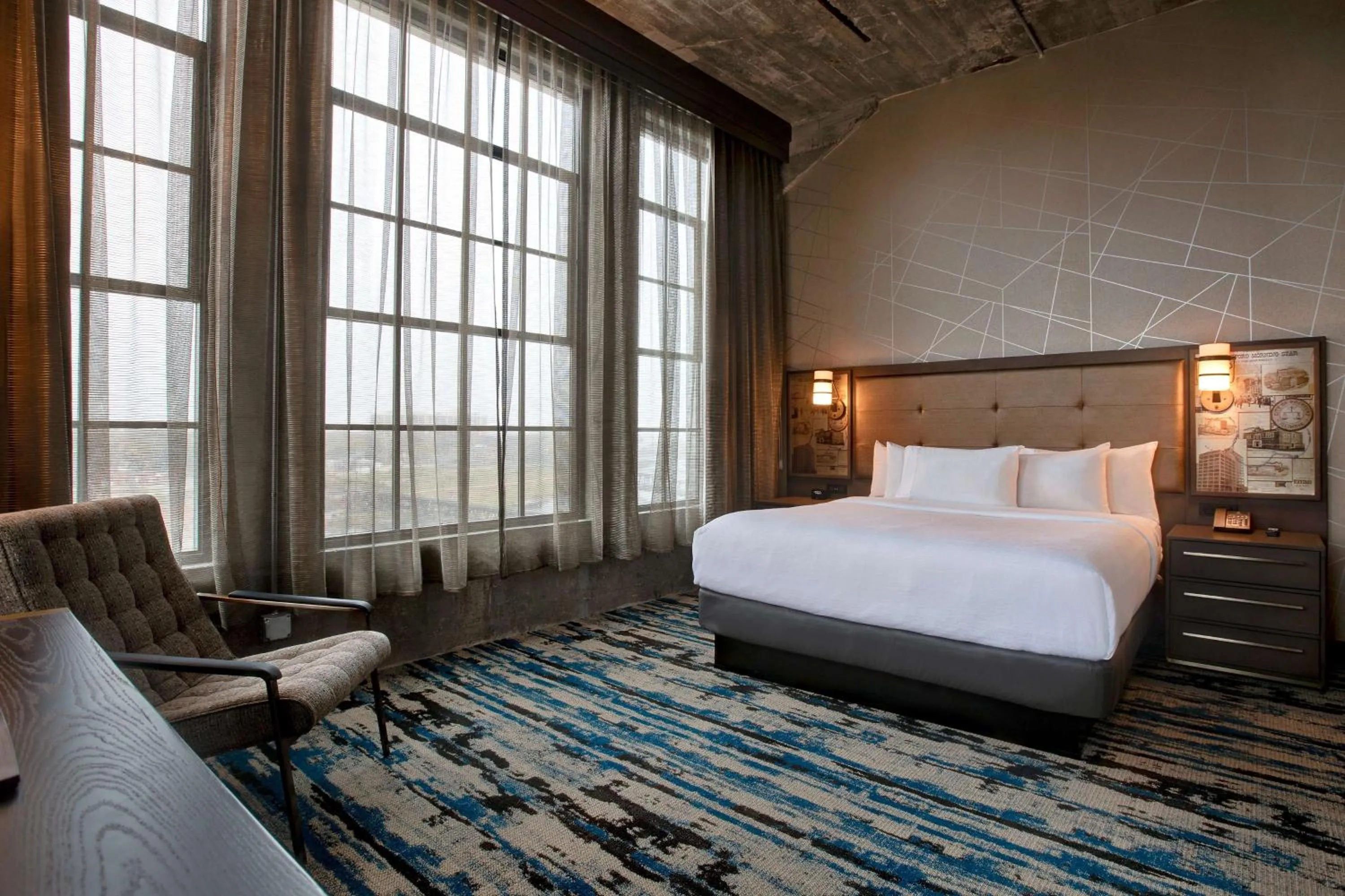 Bed in Embassy Suites By Hilton Rockford Riverfront