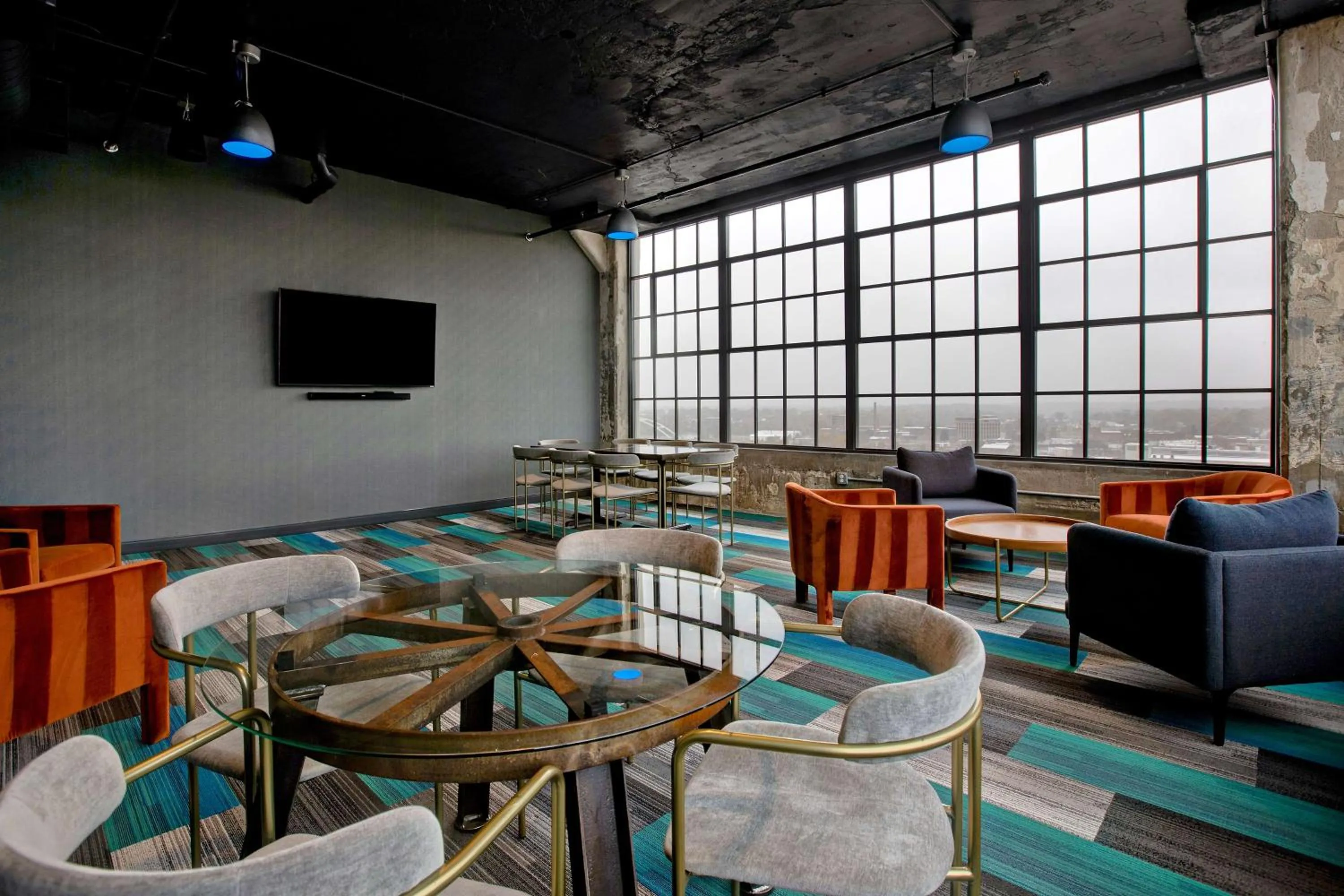 Lounge or bar in Embassy Suites By Hilton Rockford Riverfront