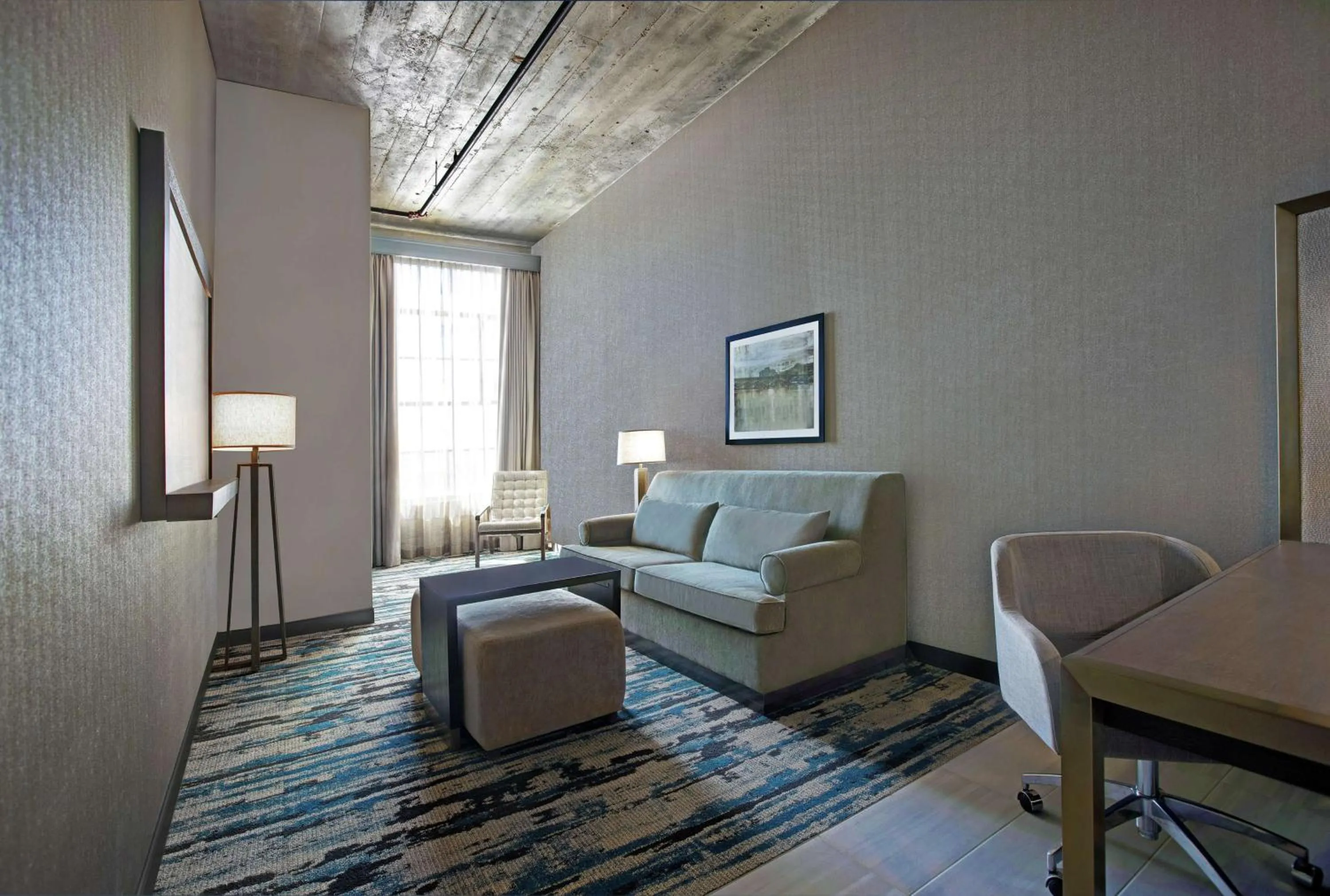 Bedroom in Embassy Suites By Hilton Rockford Riverfront