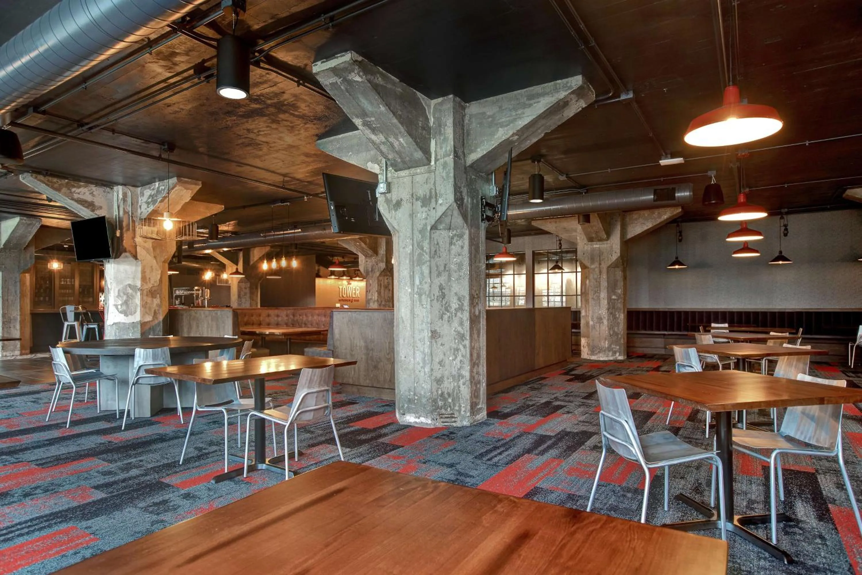 Lounge or bar in Embassy Suites By Hilton Rockford Riverfront