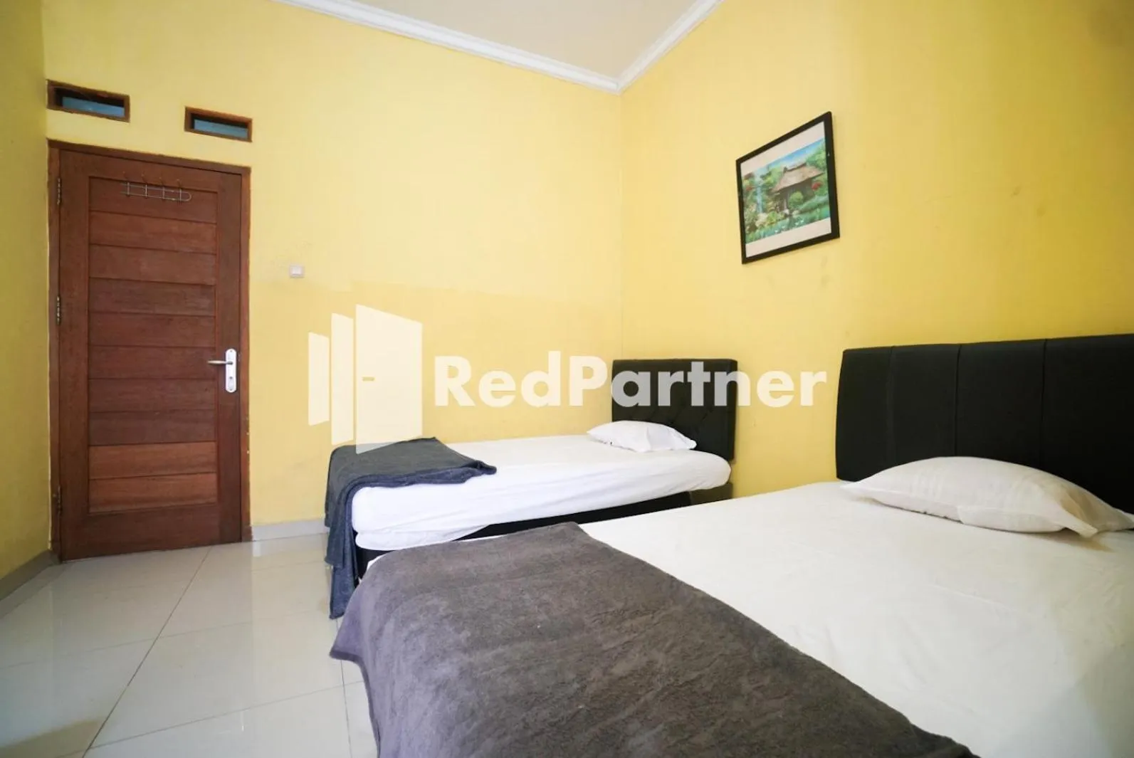 Bedroom, Bed in Surabaya Jaya Hotel near Soekarno Hatta Airport Redpartner