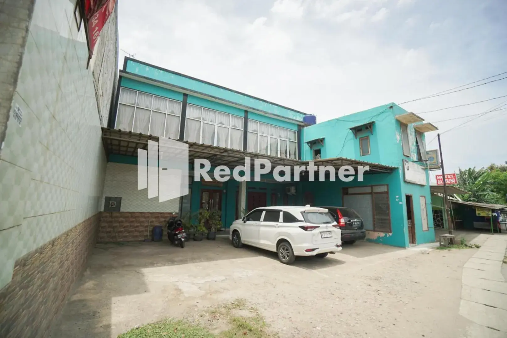 Surabaya Jaya Hotel near Soekarno Hatta Airport Redpartner Surabaya Jaya Hotel near Soekarno Hatta Airport Redpartner