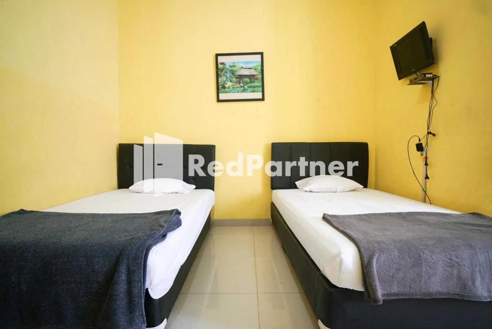 Bedroom, Bed in Surabaya Jaya Hotel near Soekarno Hatta Airport Redpartner
