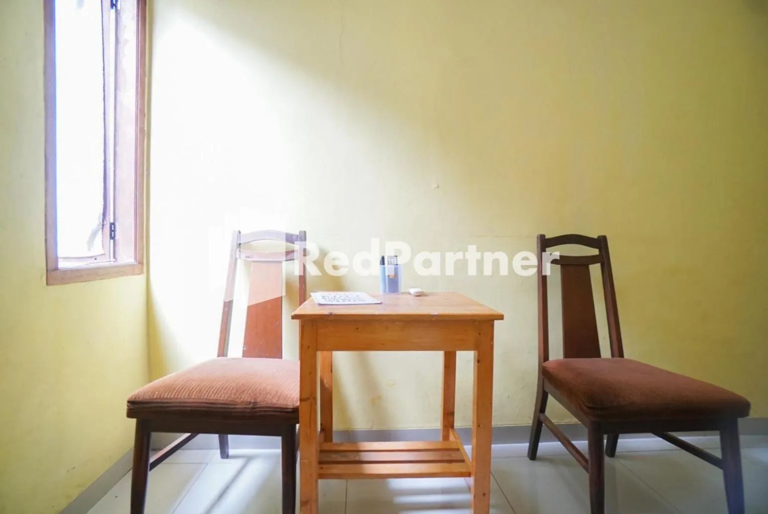 Seating area in Surabaya Jaya Hotel near Soekarno Hatta Airport Redpartner