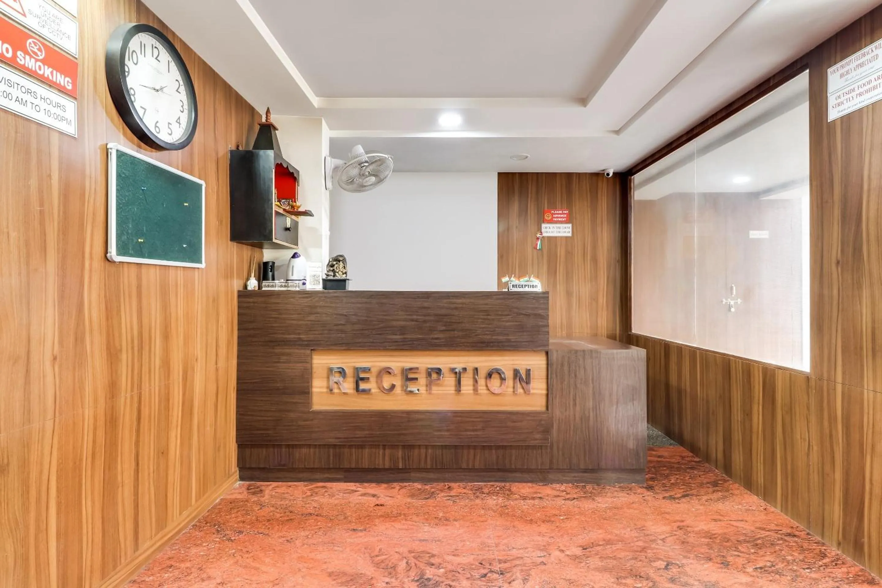 Lobby or reception in Super Capital O Seven Wonders Inn Near Sahara Ganj Mall