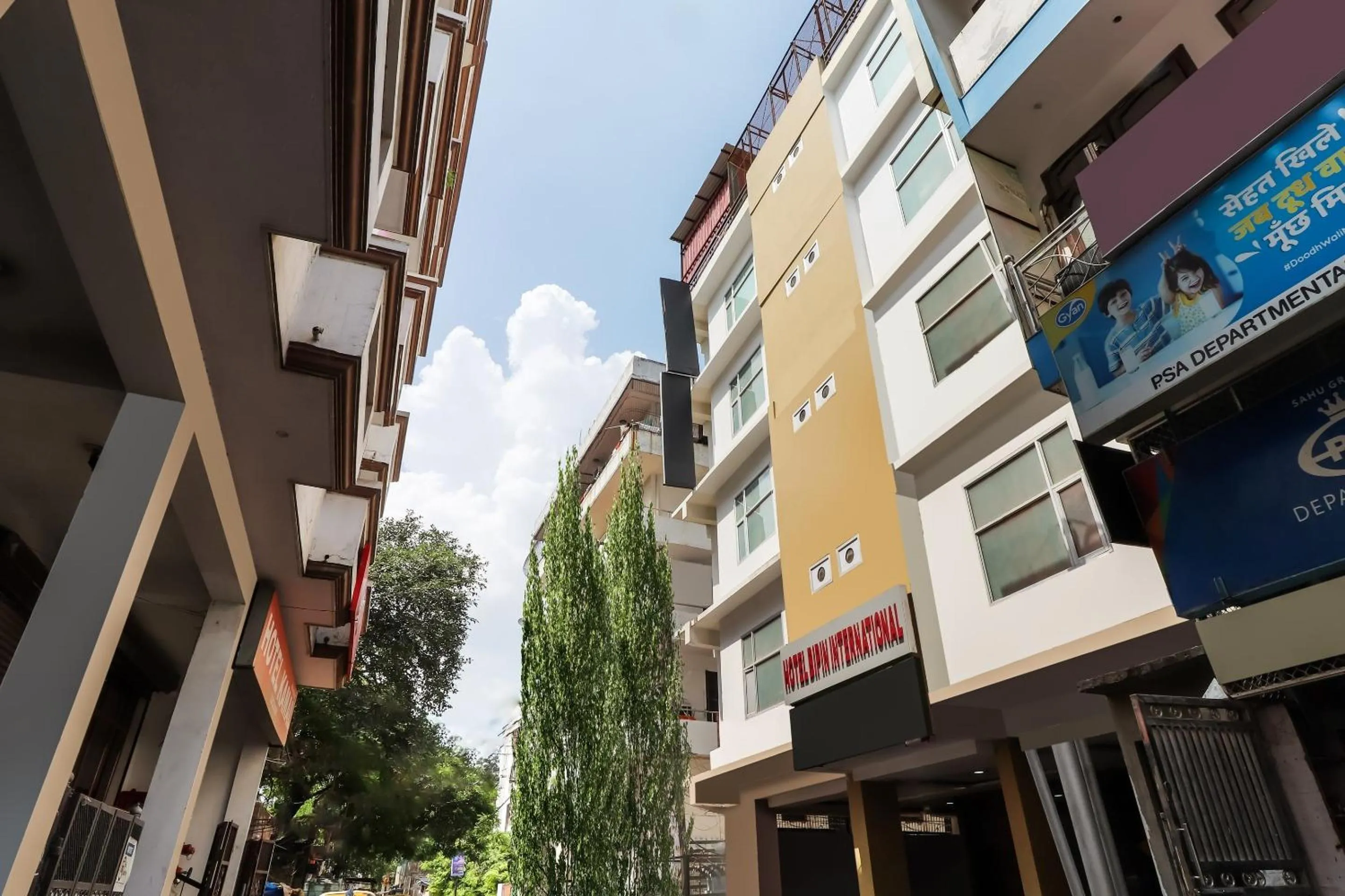 Facade/entrance in Super Capital O Seven Wonders Inn Near Sahara Ganj Mall