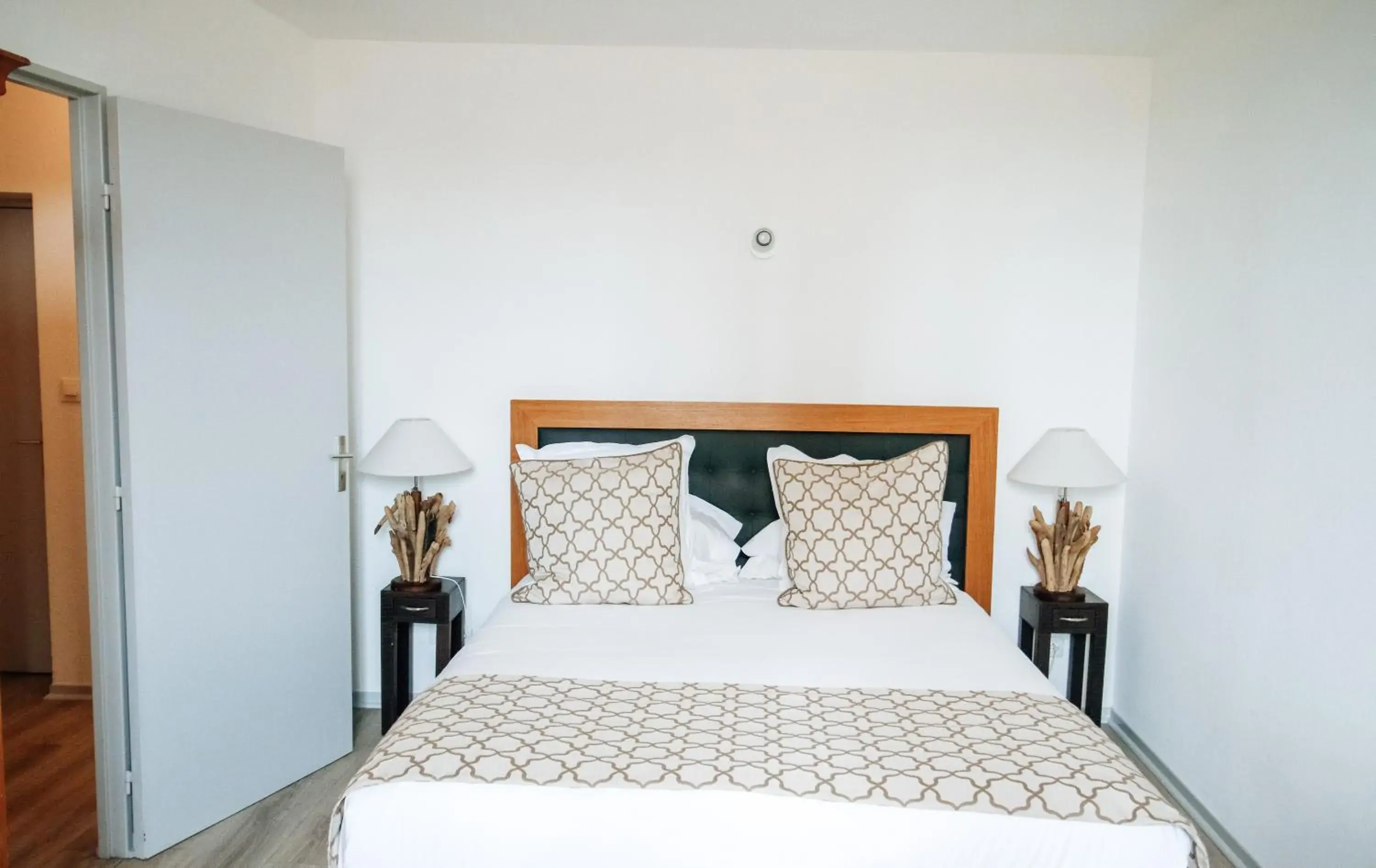 Large Double Room in Auberge de l'Abbaye Cruis Large Double Room in Auberge de l'Abbaye Cruis