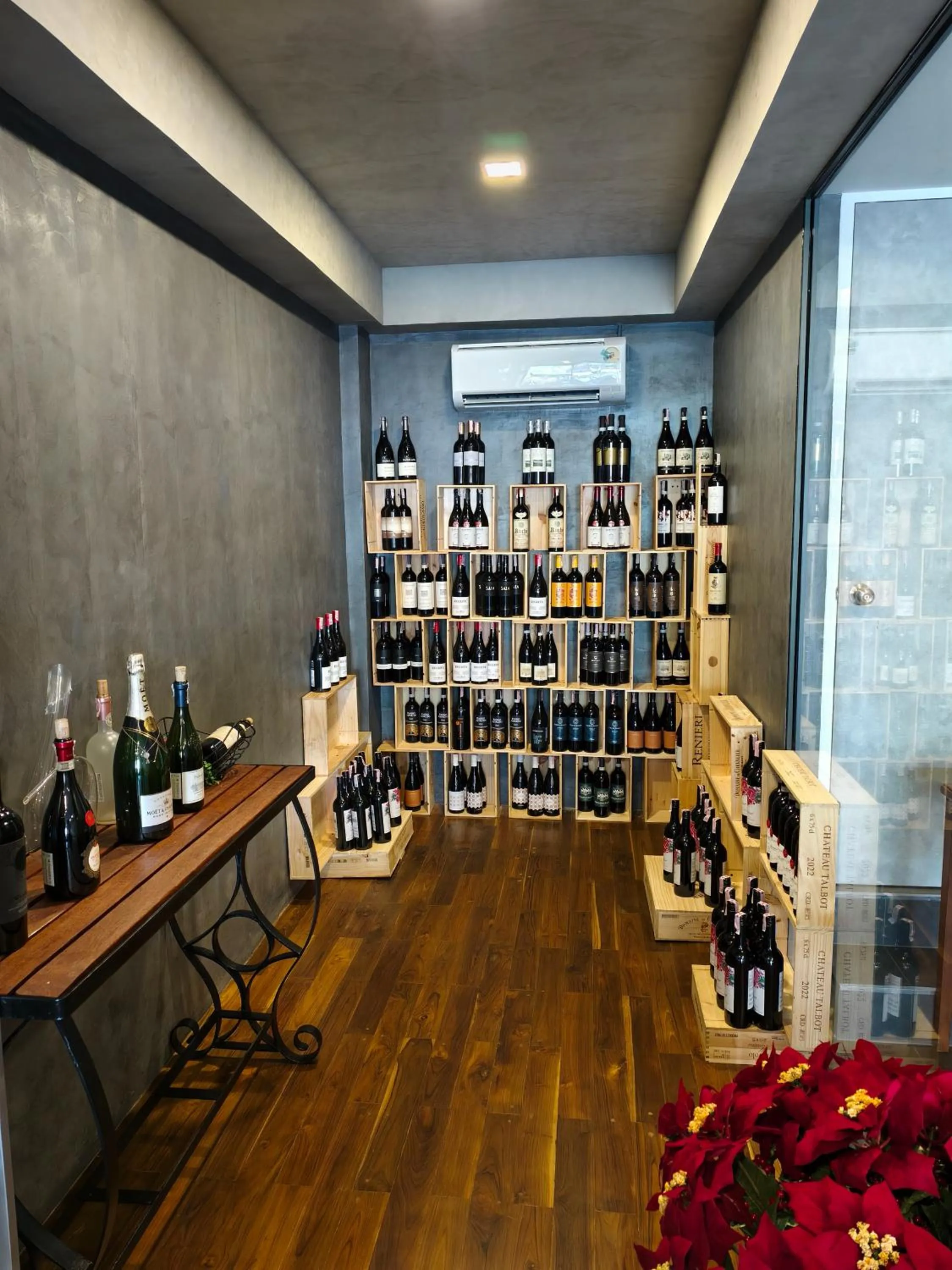 Restaurant/places to eat in Frankie's Inn