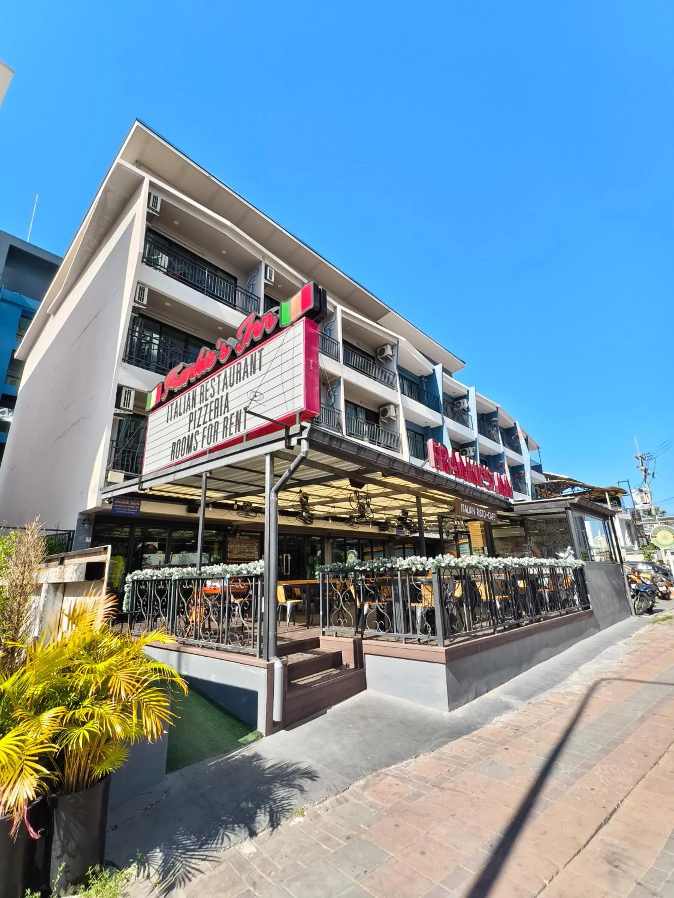 Property building in Frankie's Inn