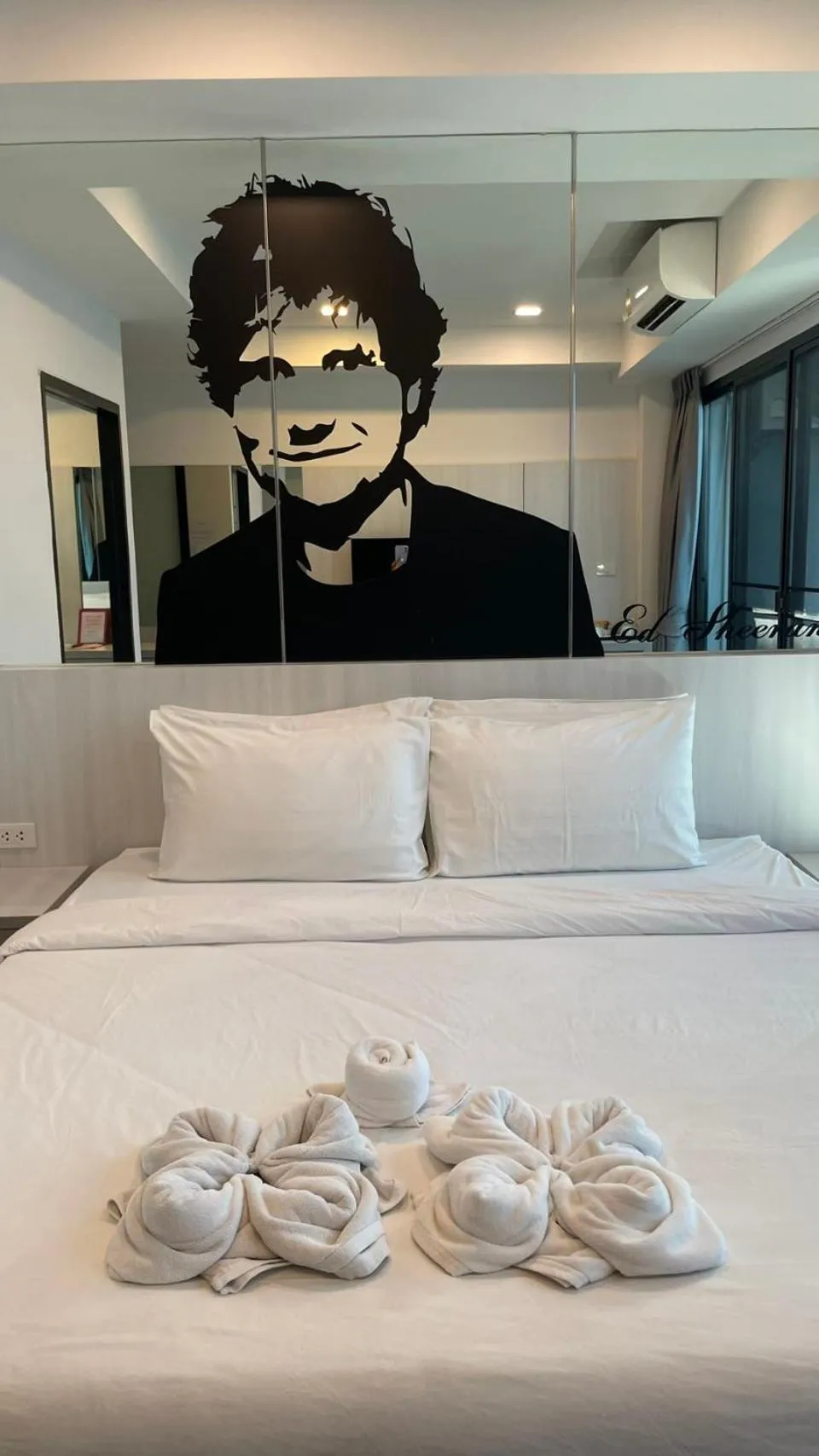 Bedroom, Bed in Frankie's Inn