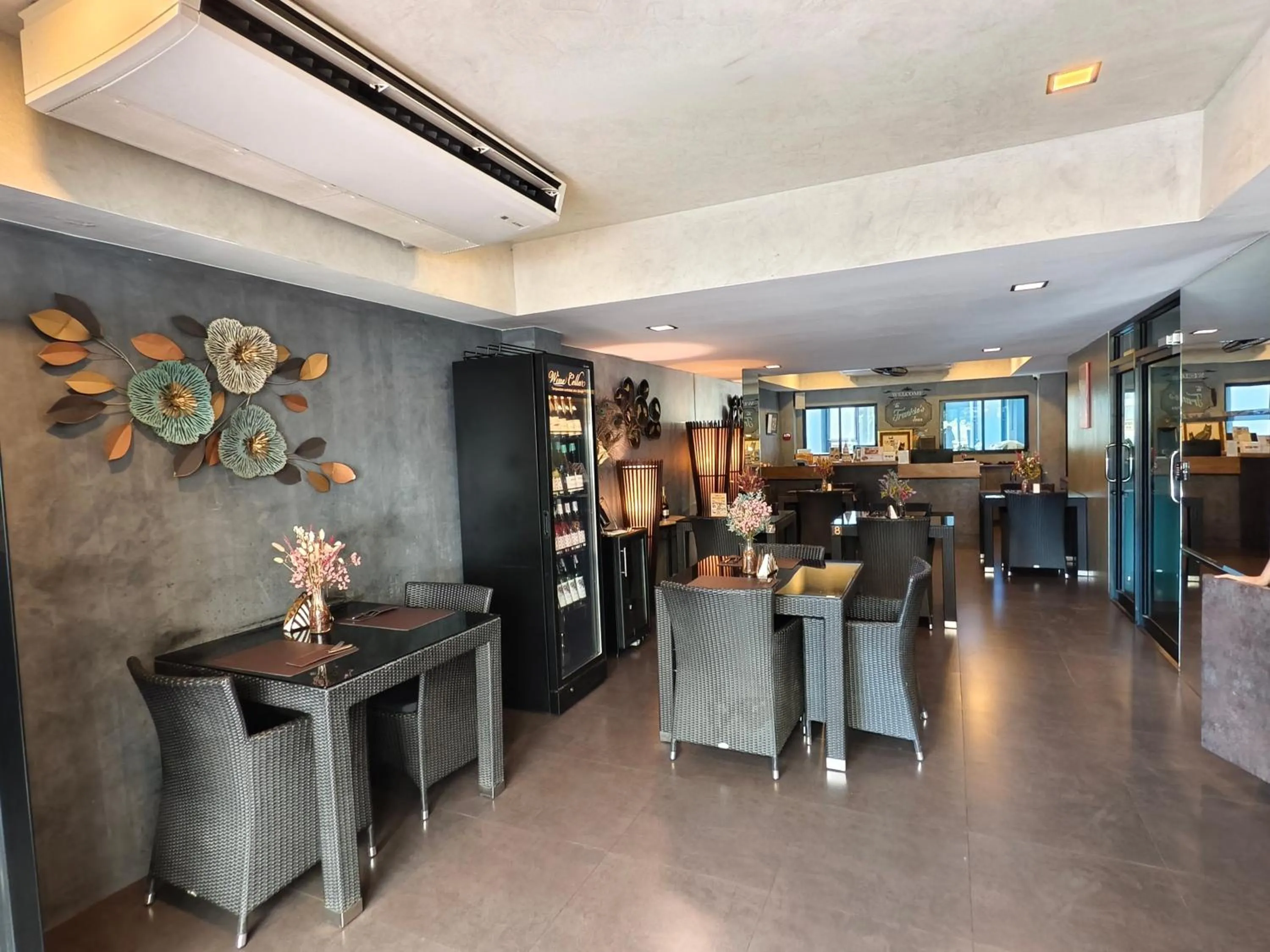 Restaurant/places to eat in Frankie's Inn