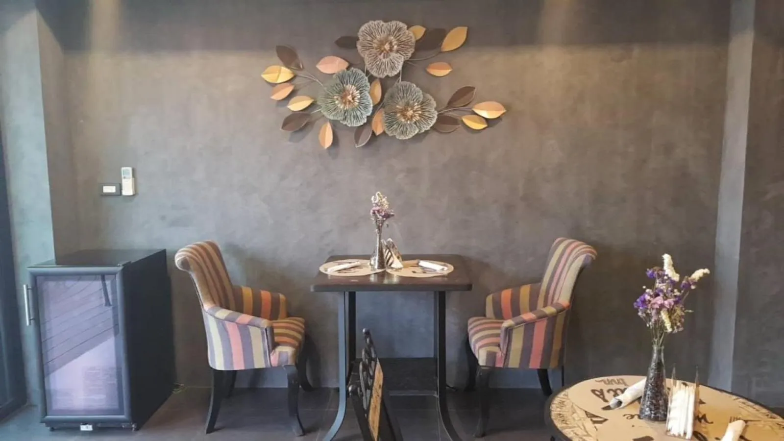 Dining area in Frankie's Inn