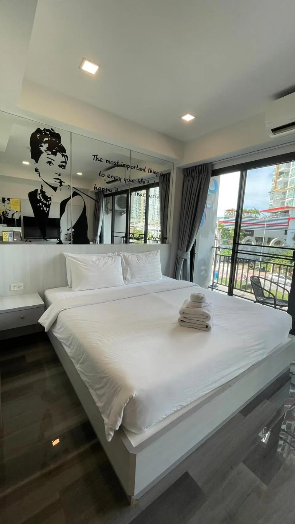 Bed in Frankie's Inn