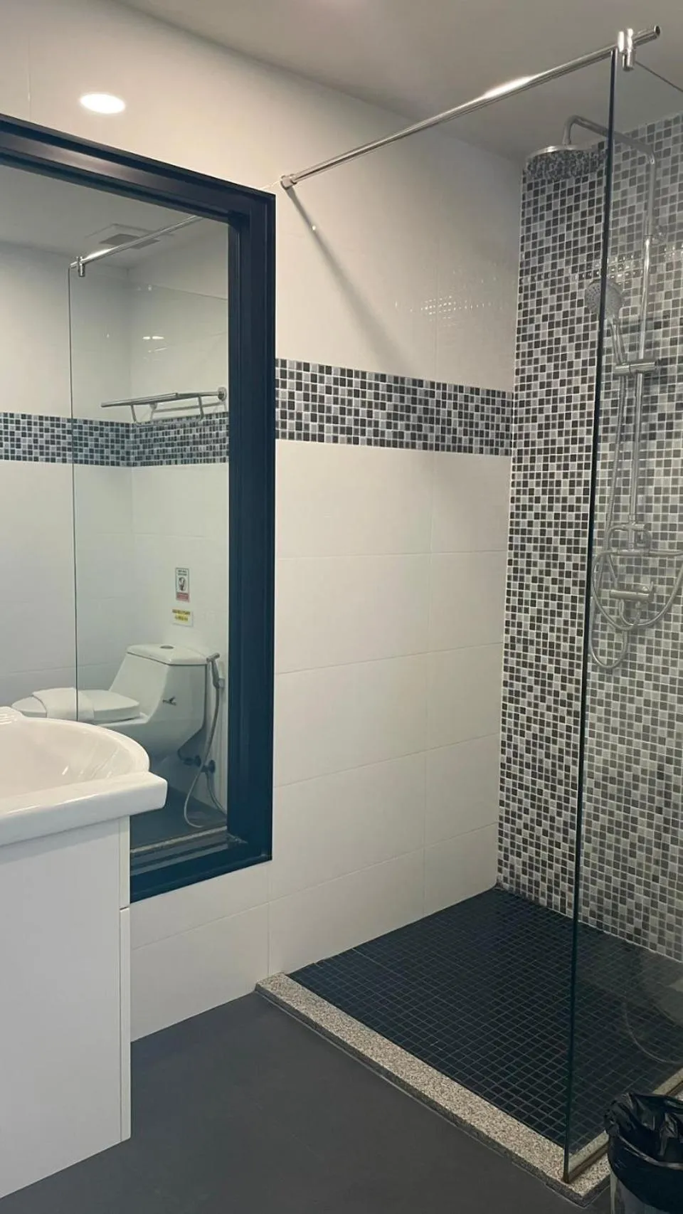 Bathroom in Frankie's Inn