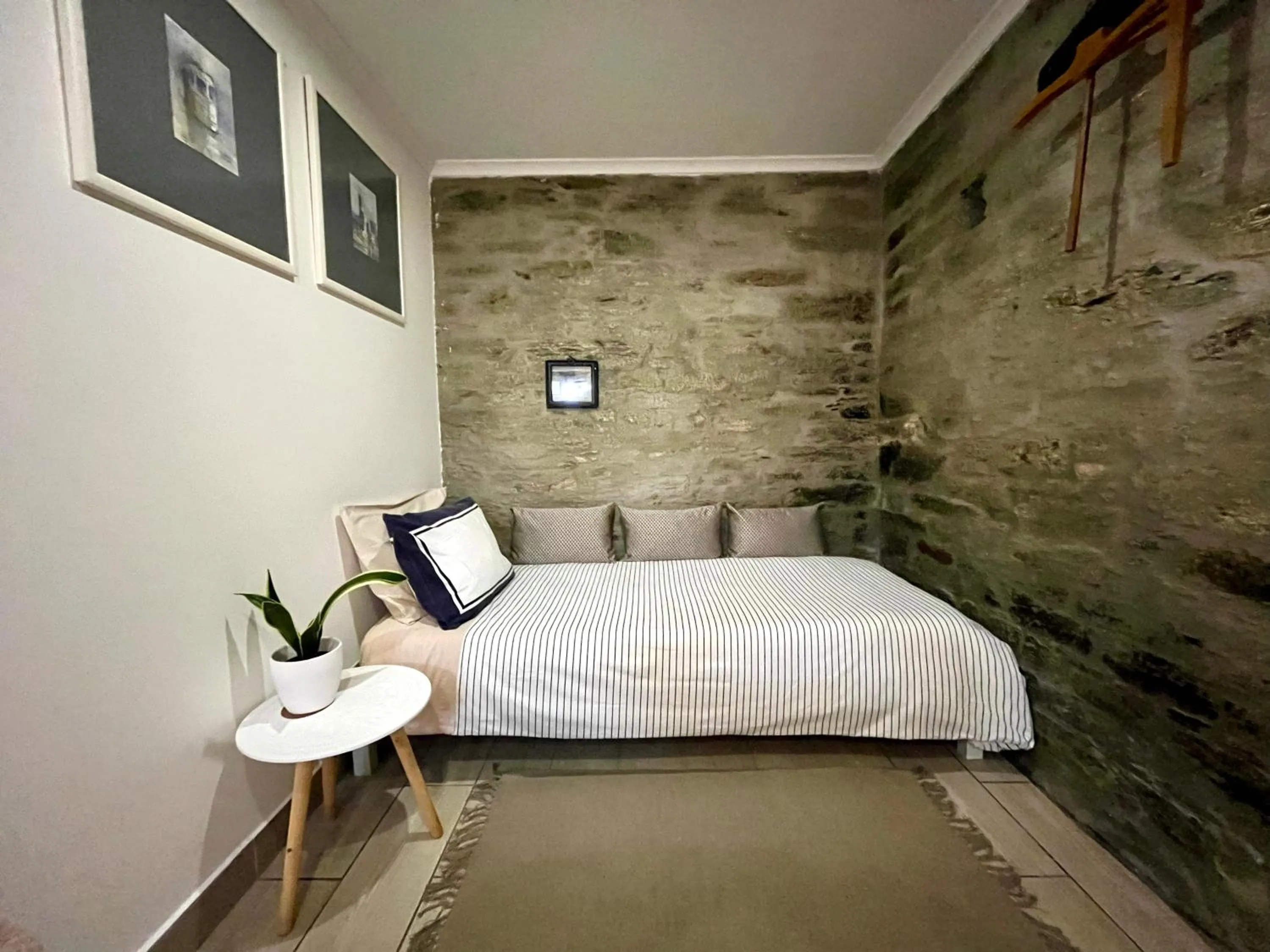 Bed in Quinta Da Estrada Winery Douro Valley