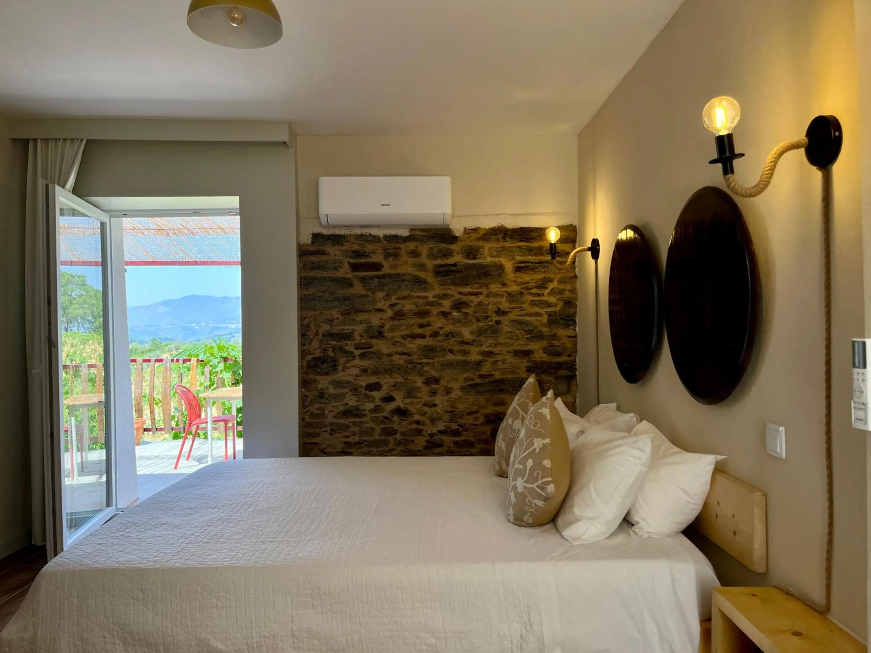 Bed in Quinta Da Estrada Winery Douro Valley