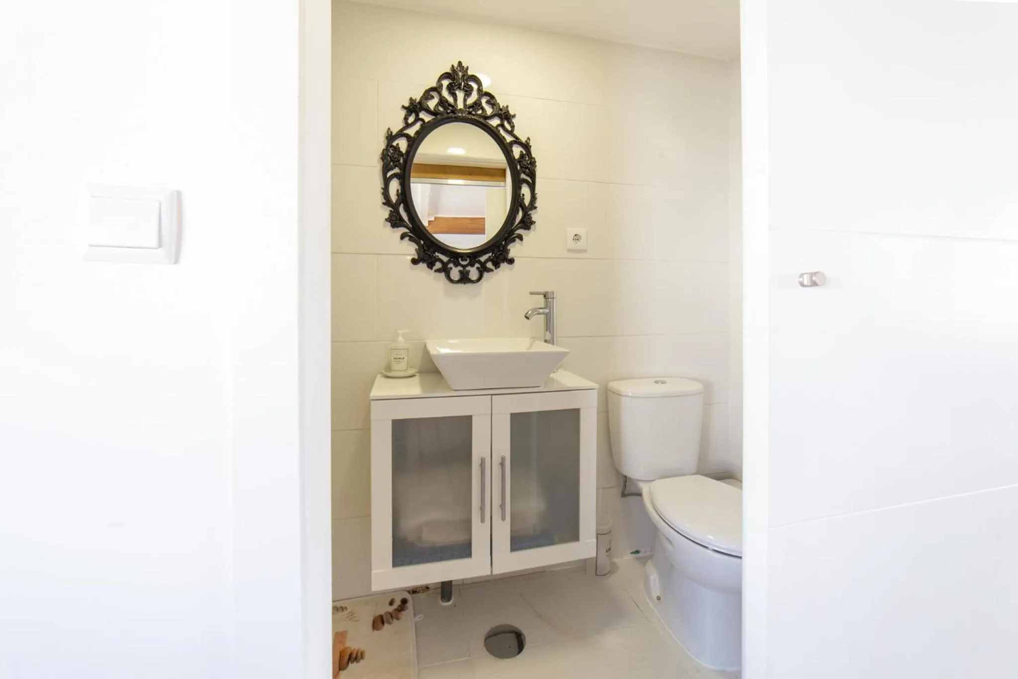 Toilet in Quinta Da Estrada Winery Douro Valley