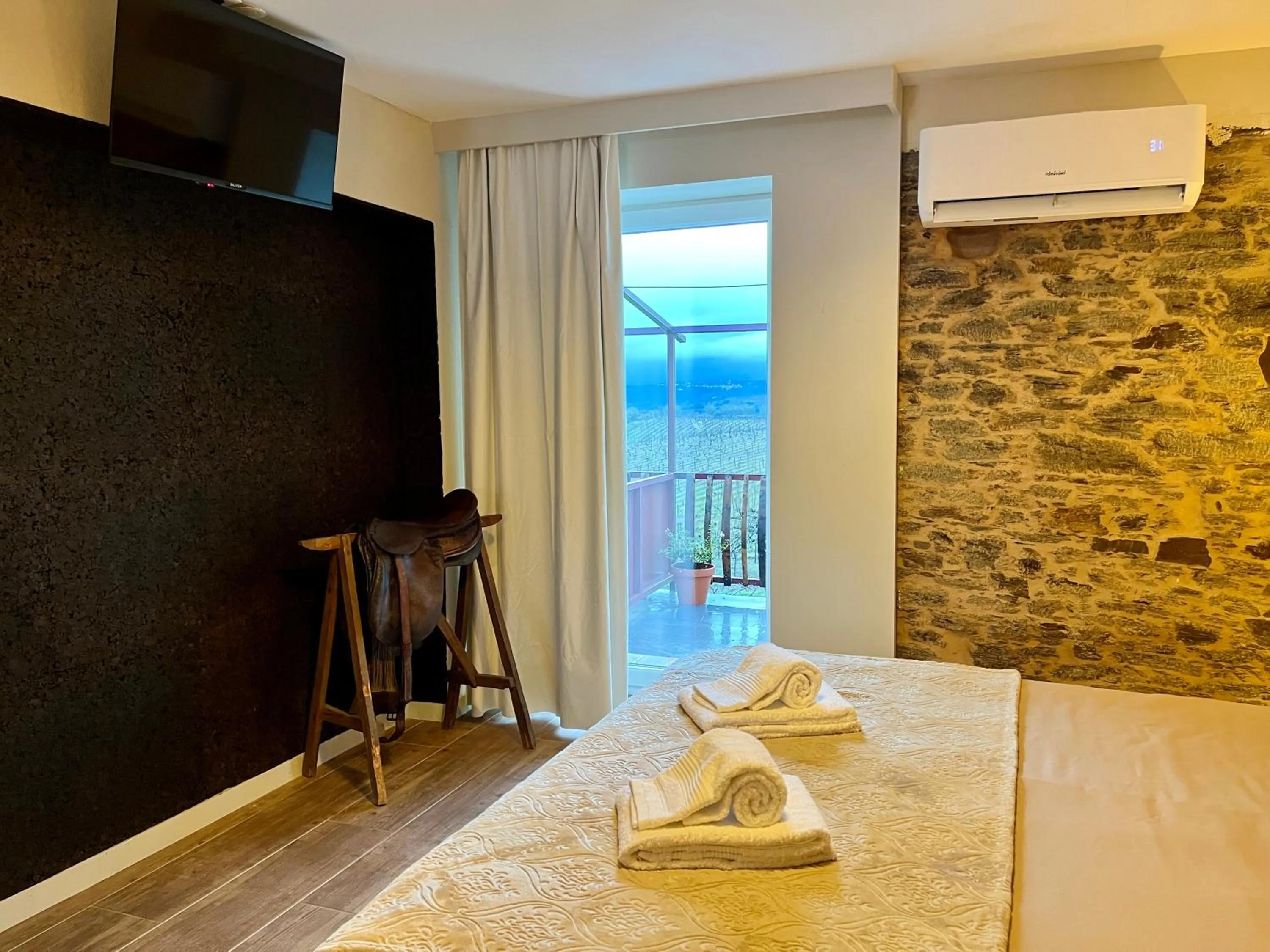 Bed in Quinta Da Estrada Winery Douro Valley