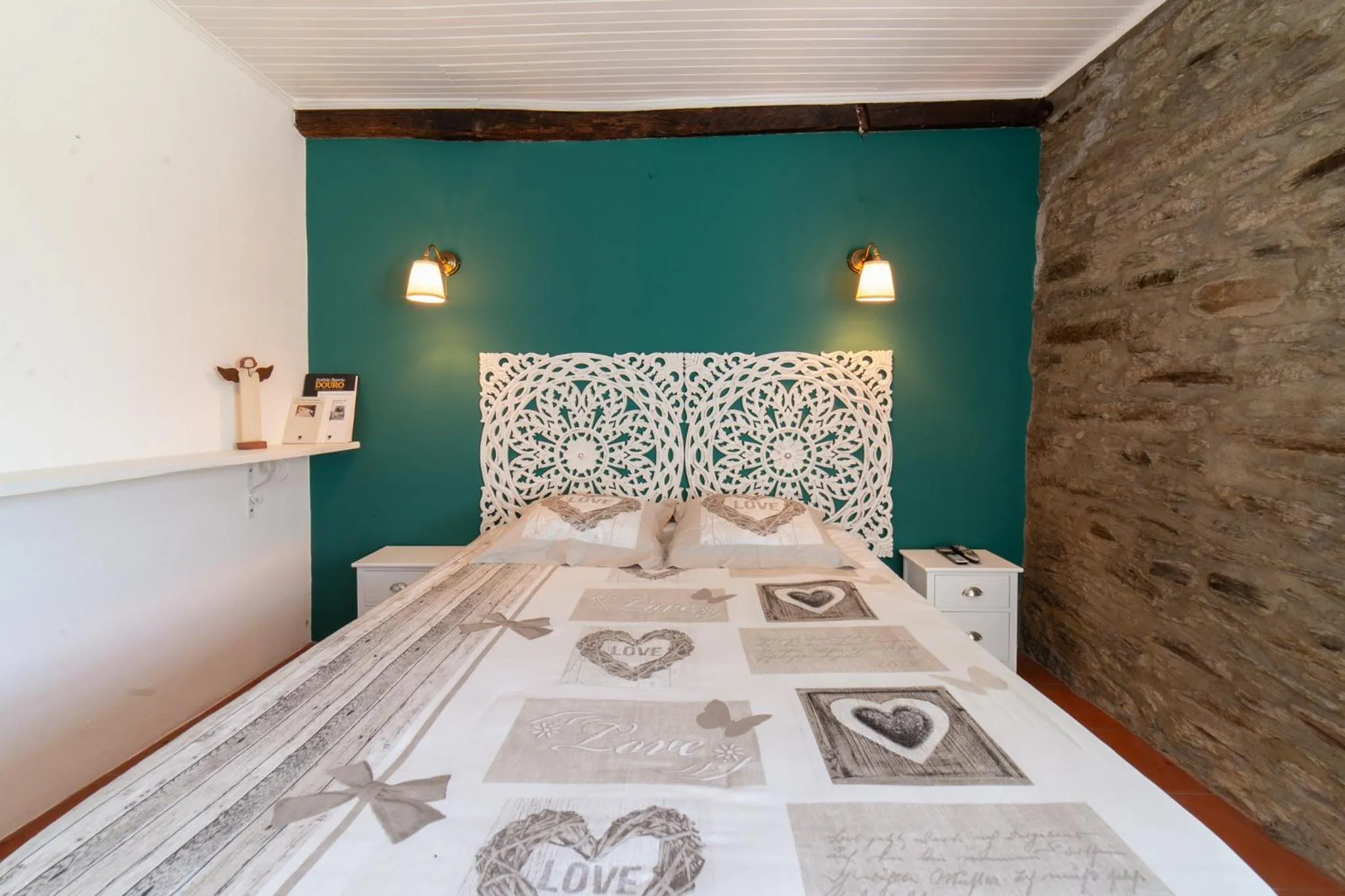 Bed in Quinta Da Estrada Winery Douro Valley