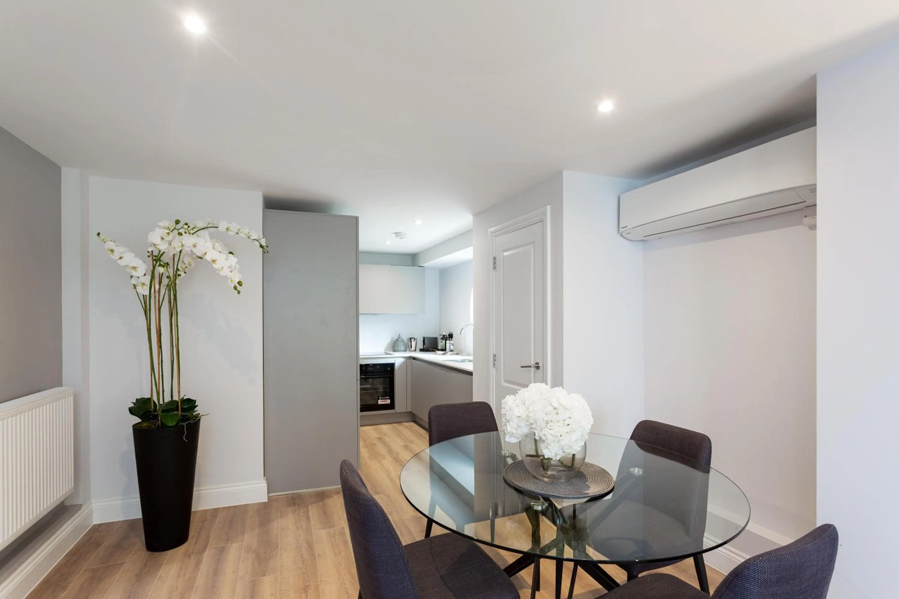 Kitchen or kitchenette in The Carlyle by Nestor