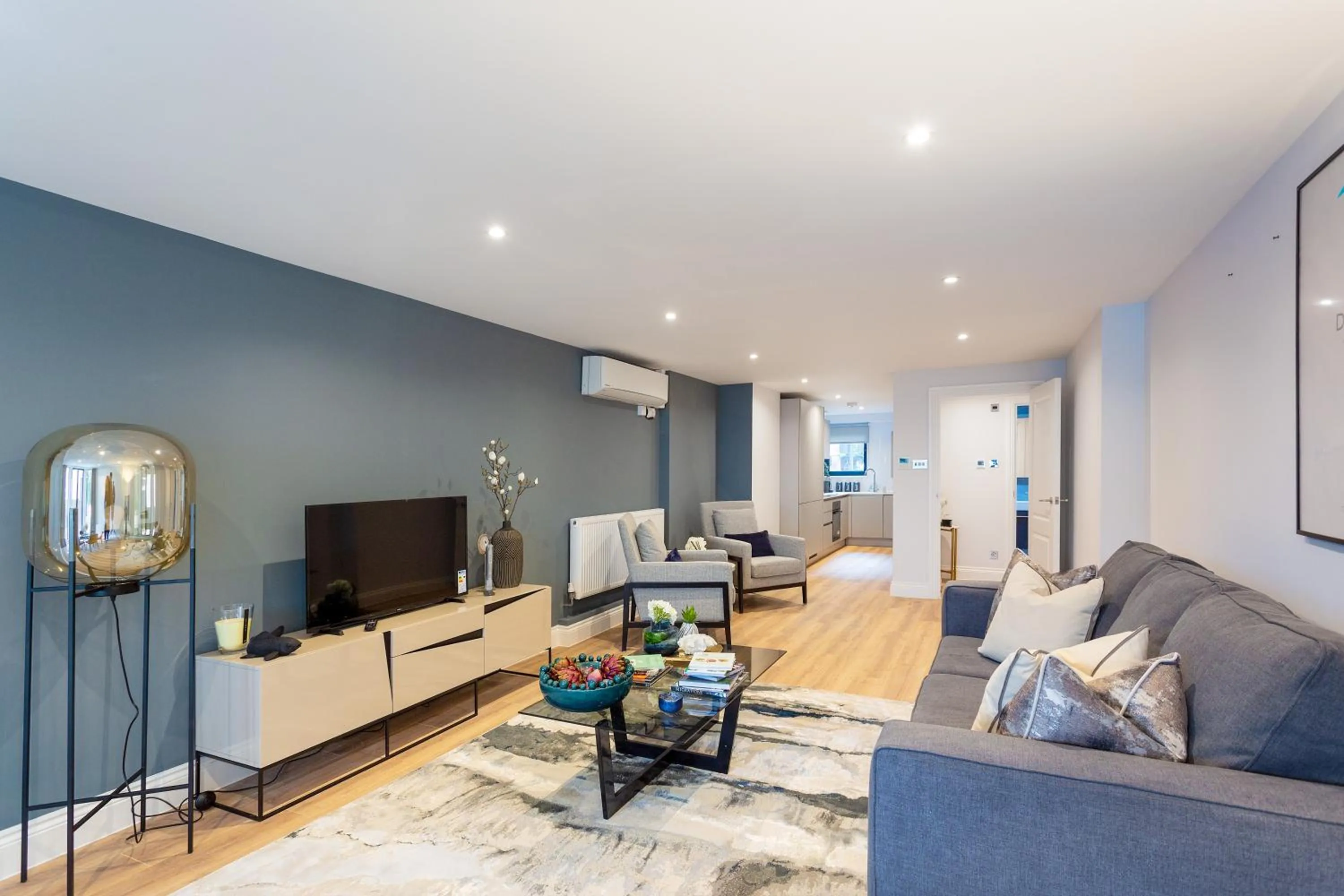 TV and multimedia in The Carlyle by Nestor