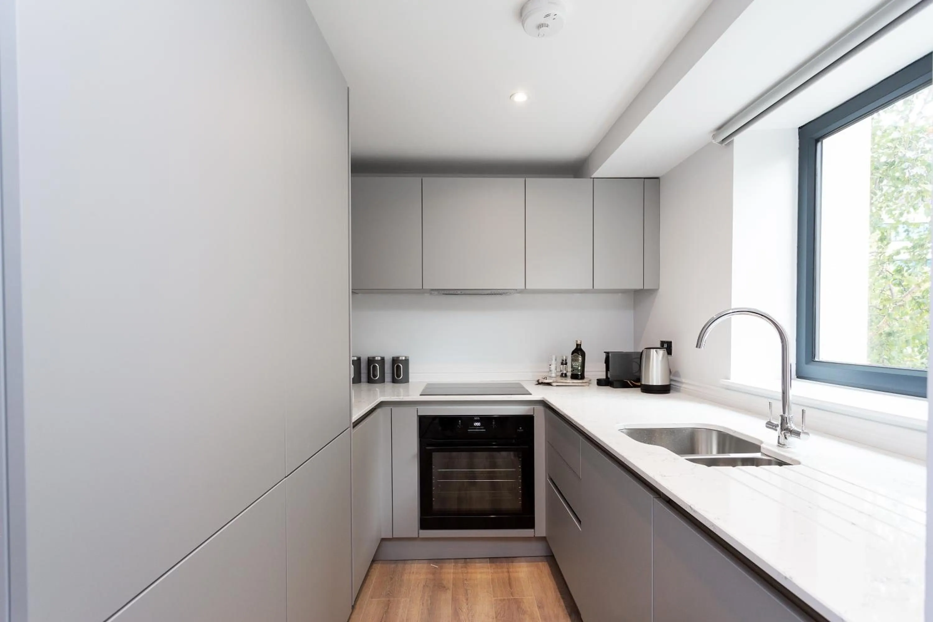 Coffee/tea facilities in The Carlyle by Nestor