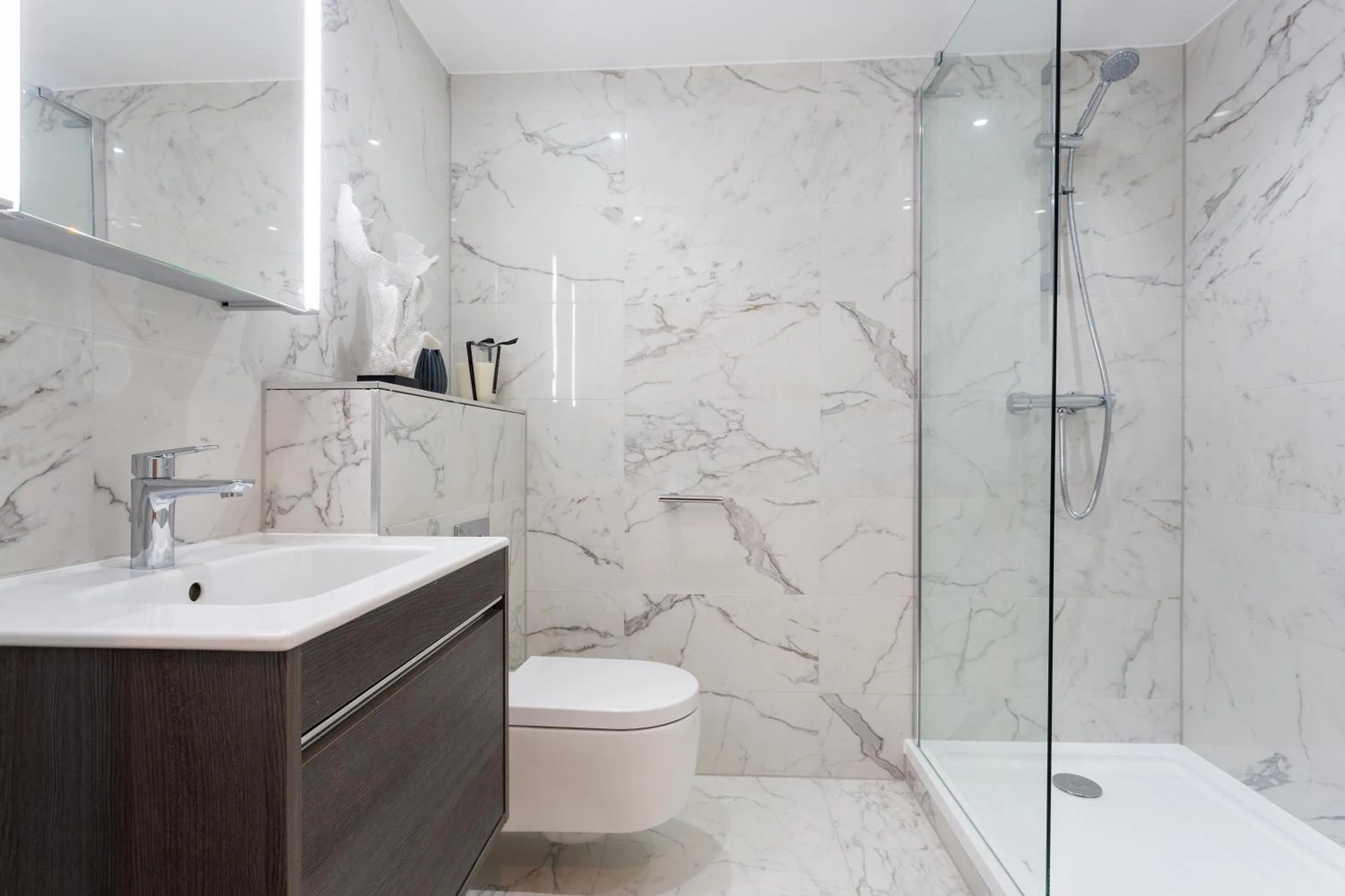 Shower in The Carlyle by Nestor