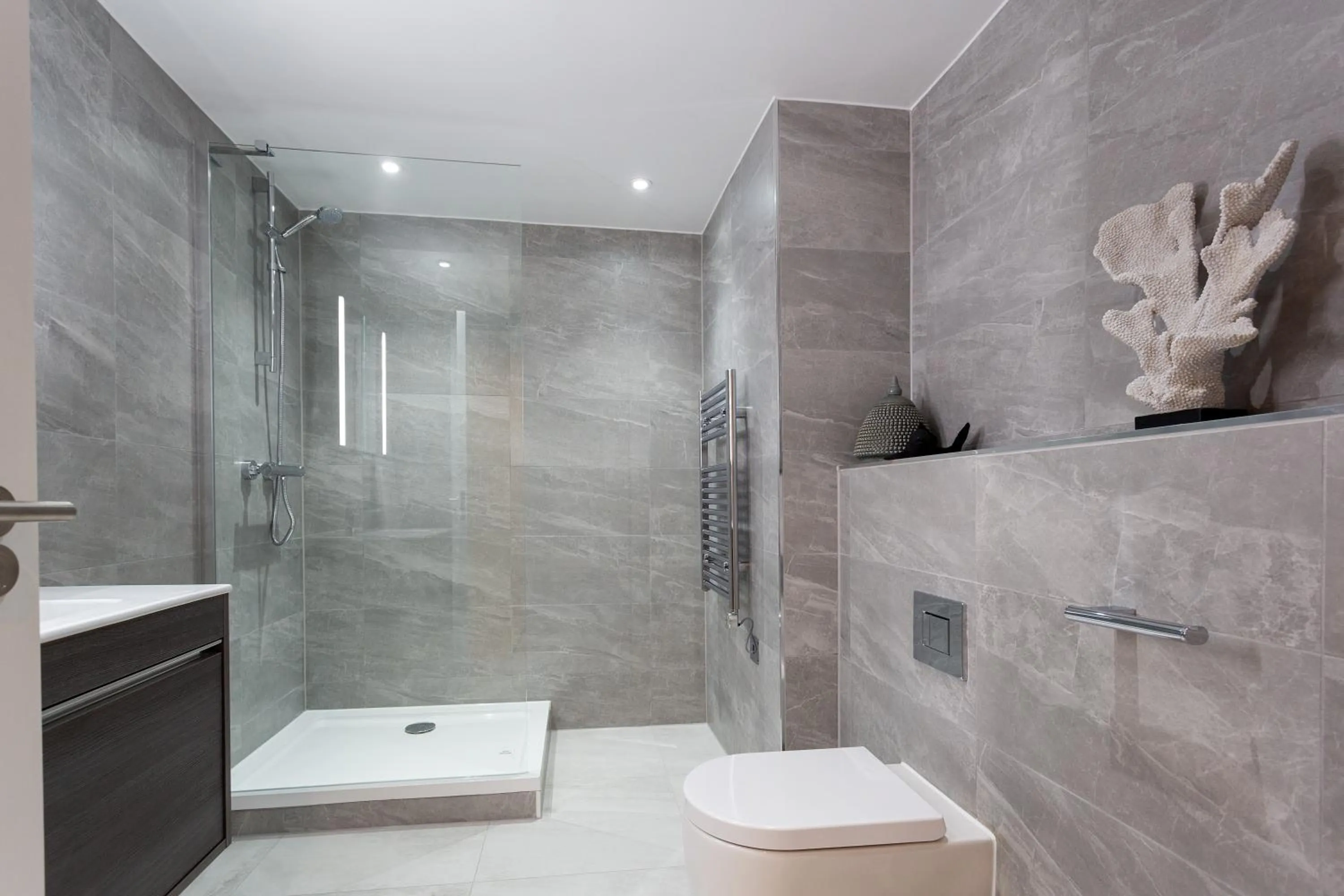 Shower in The Carlyle by Nestor