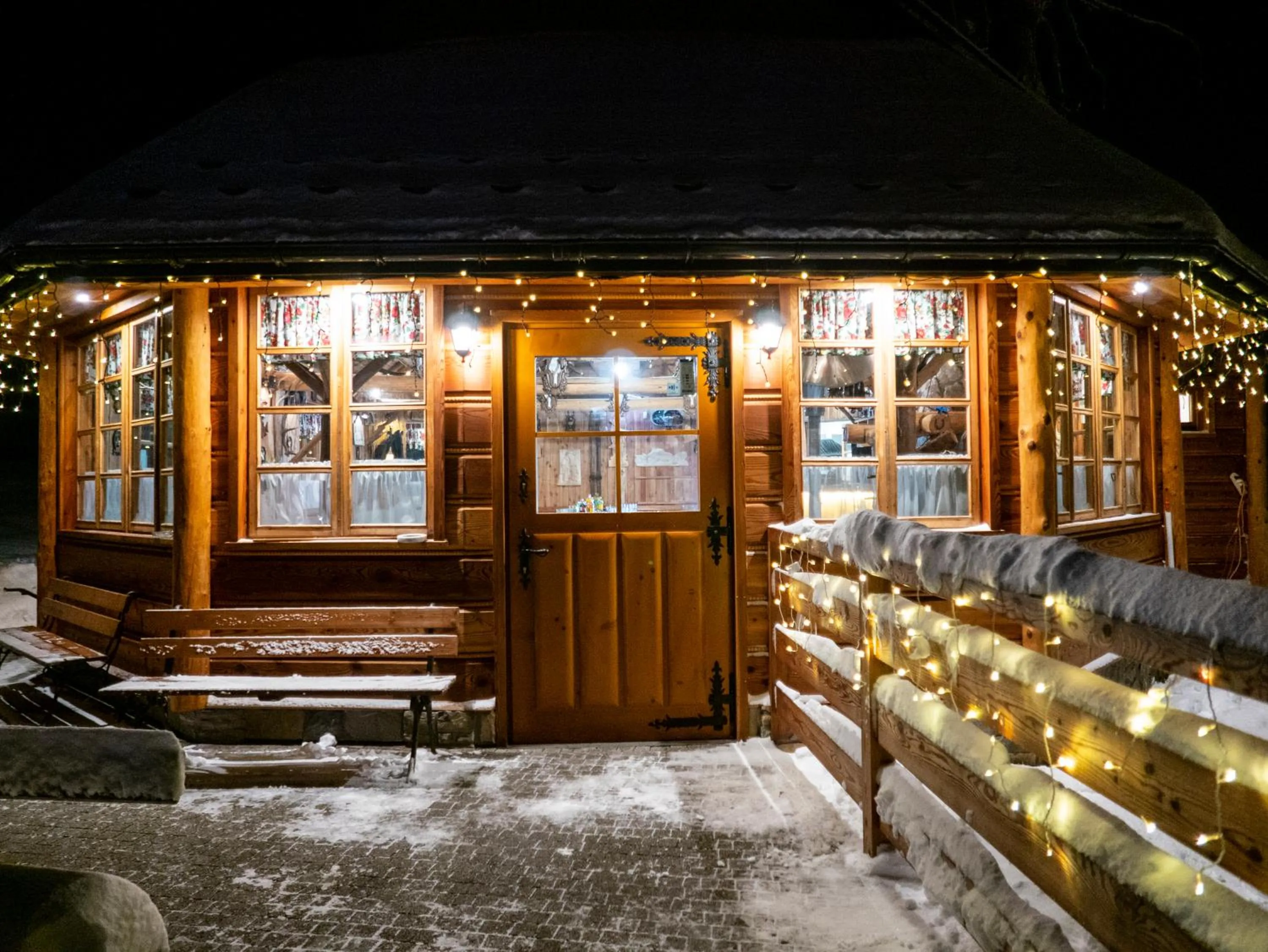 Restaurant/places to eat in Apartamenty Rajd Jaworki