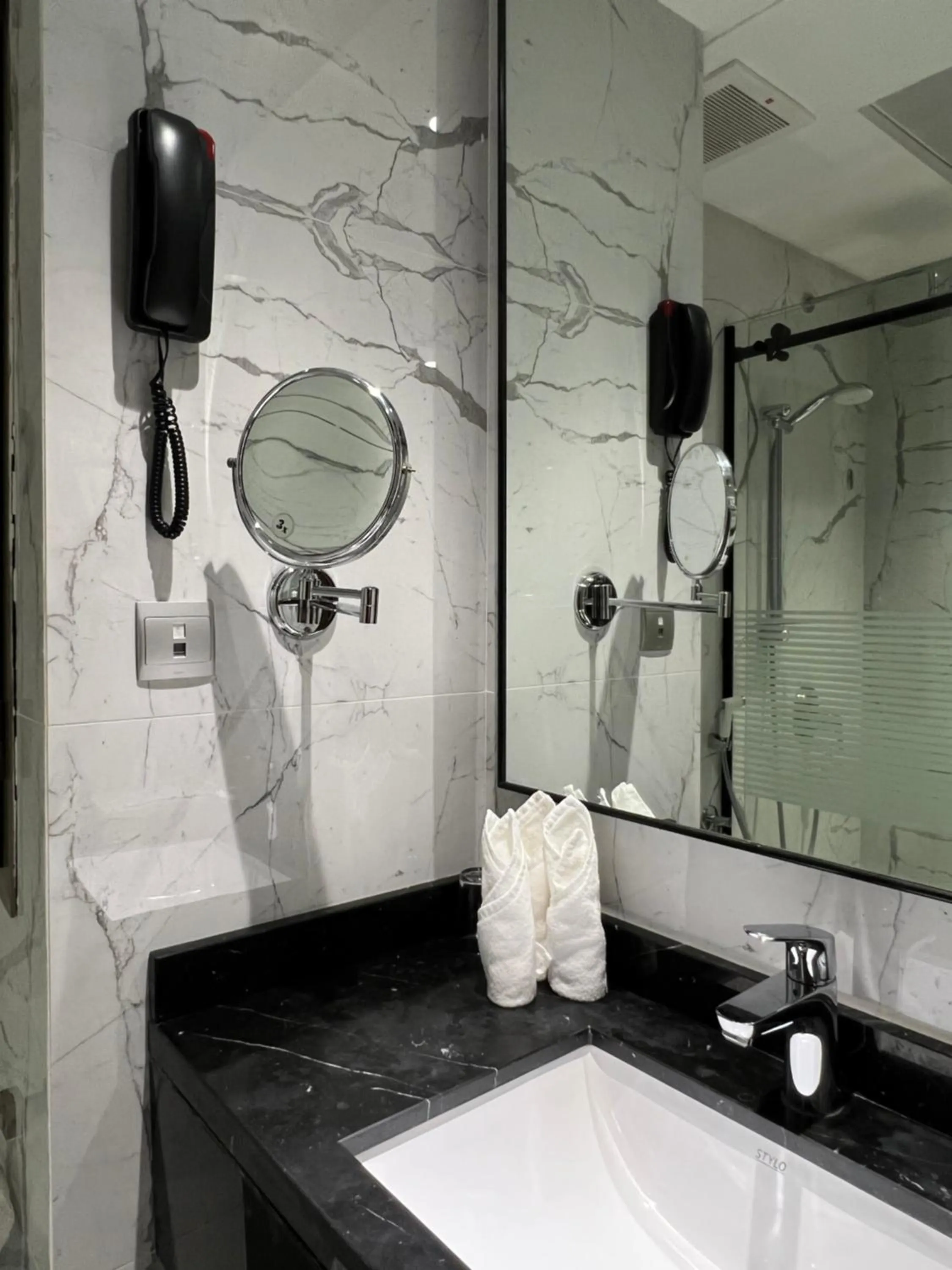 Violet Al Shisha Hotel