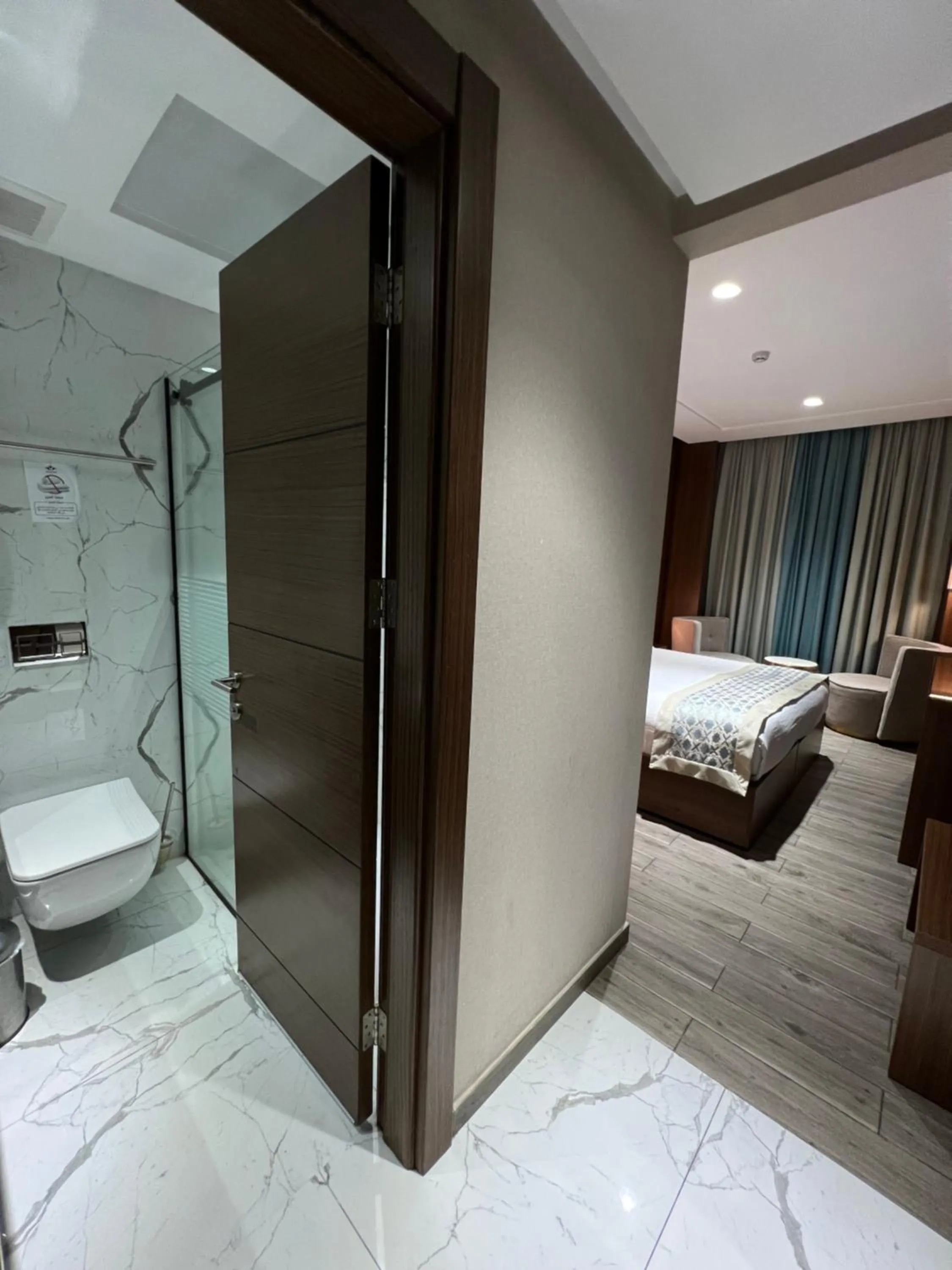 Bed in Violet Al Shisha Hotel