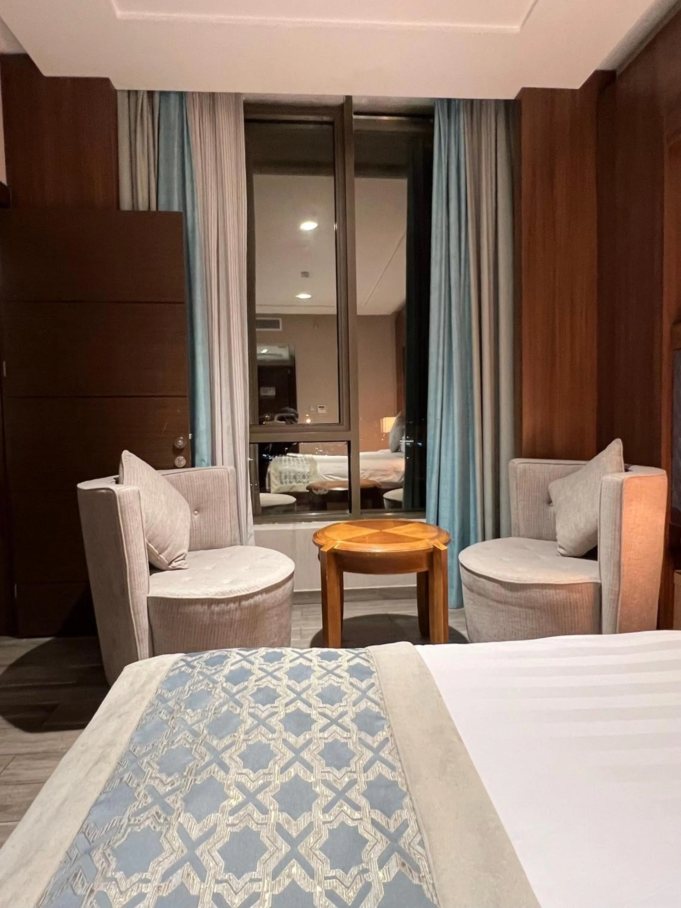 Bed in Violet Al Shisha Hotel