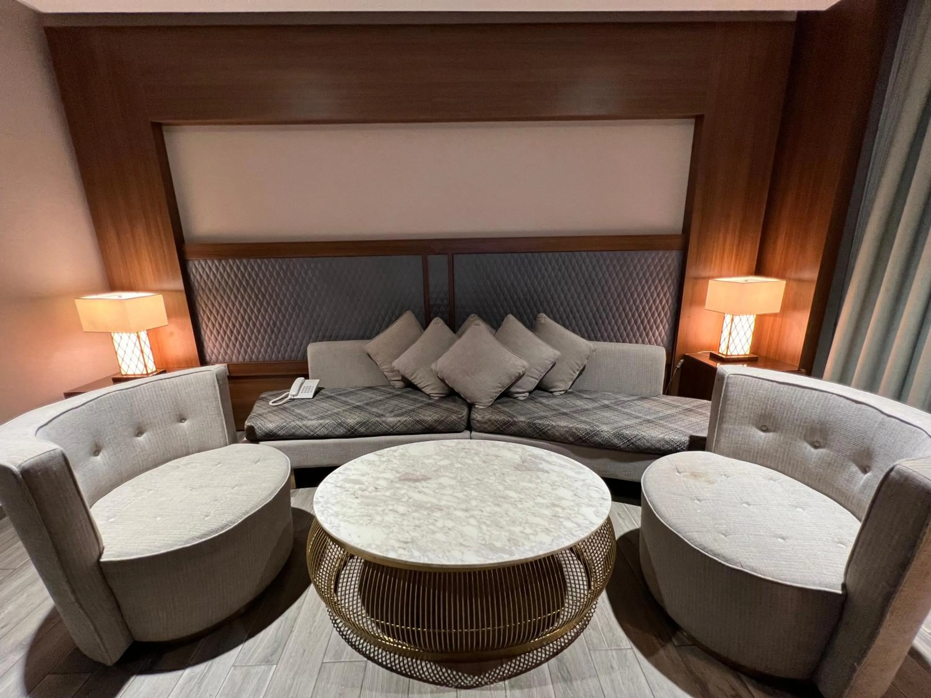 Violet Al Shisha Hotel