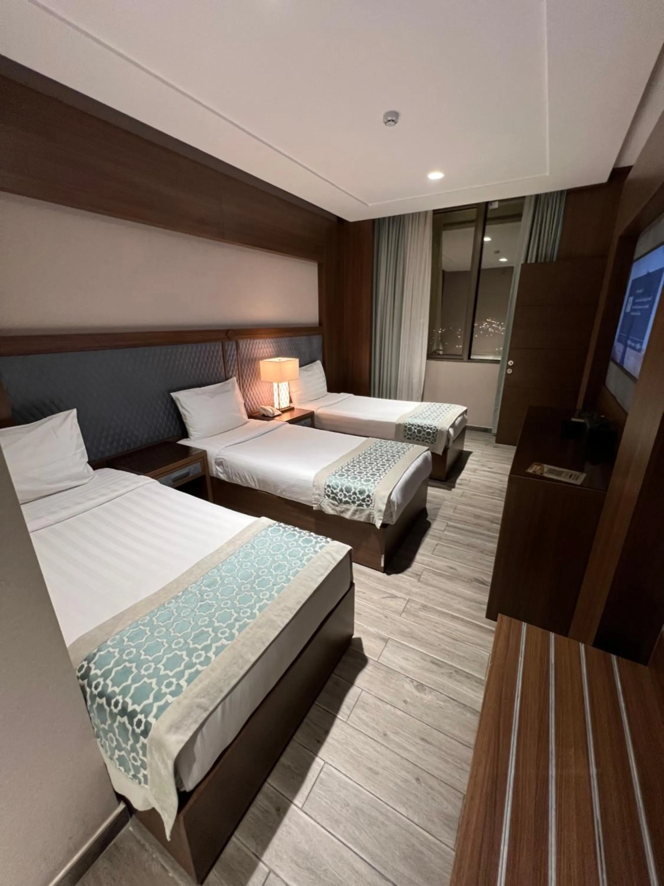 Bed in Violet Al Shisha Hotel