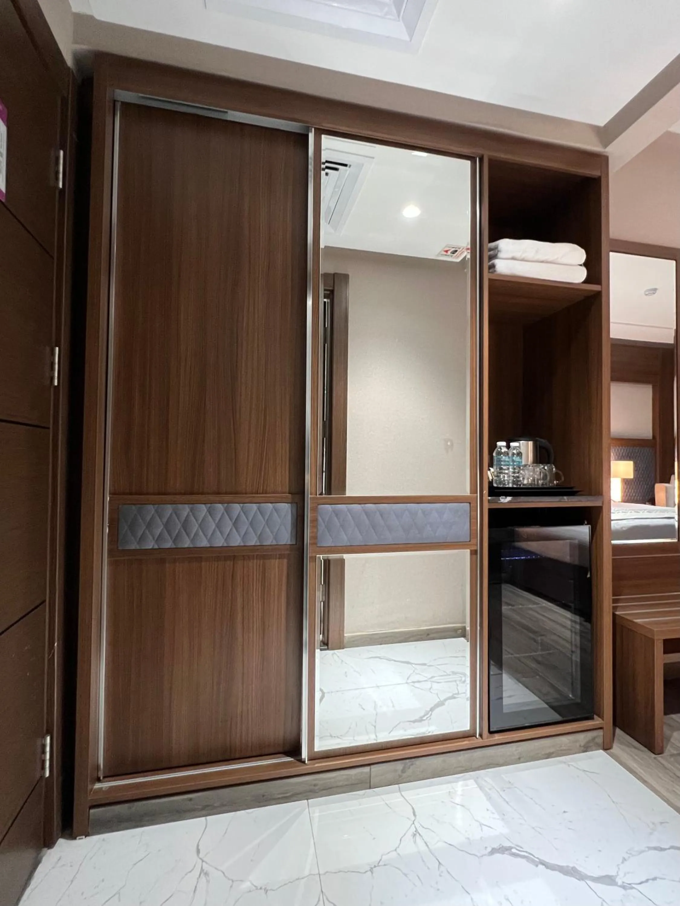 Violet Al Shisha Hotel