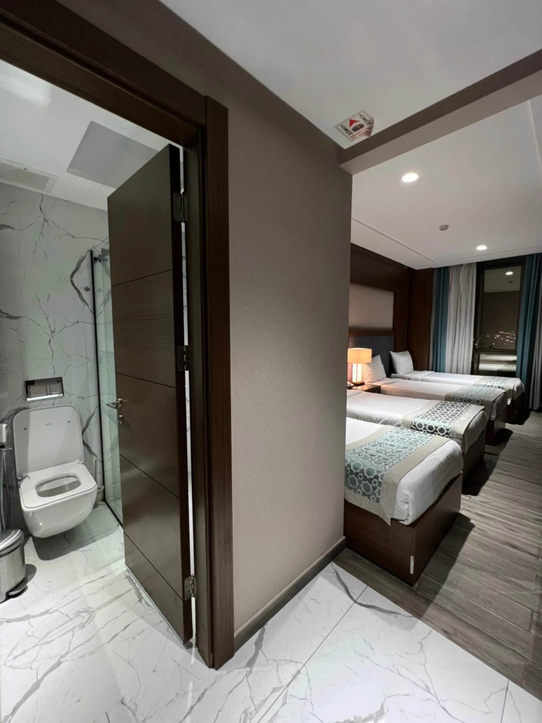 Bed in Violet Al Shisha Hotel