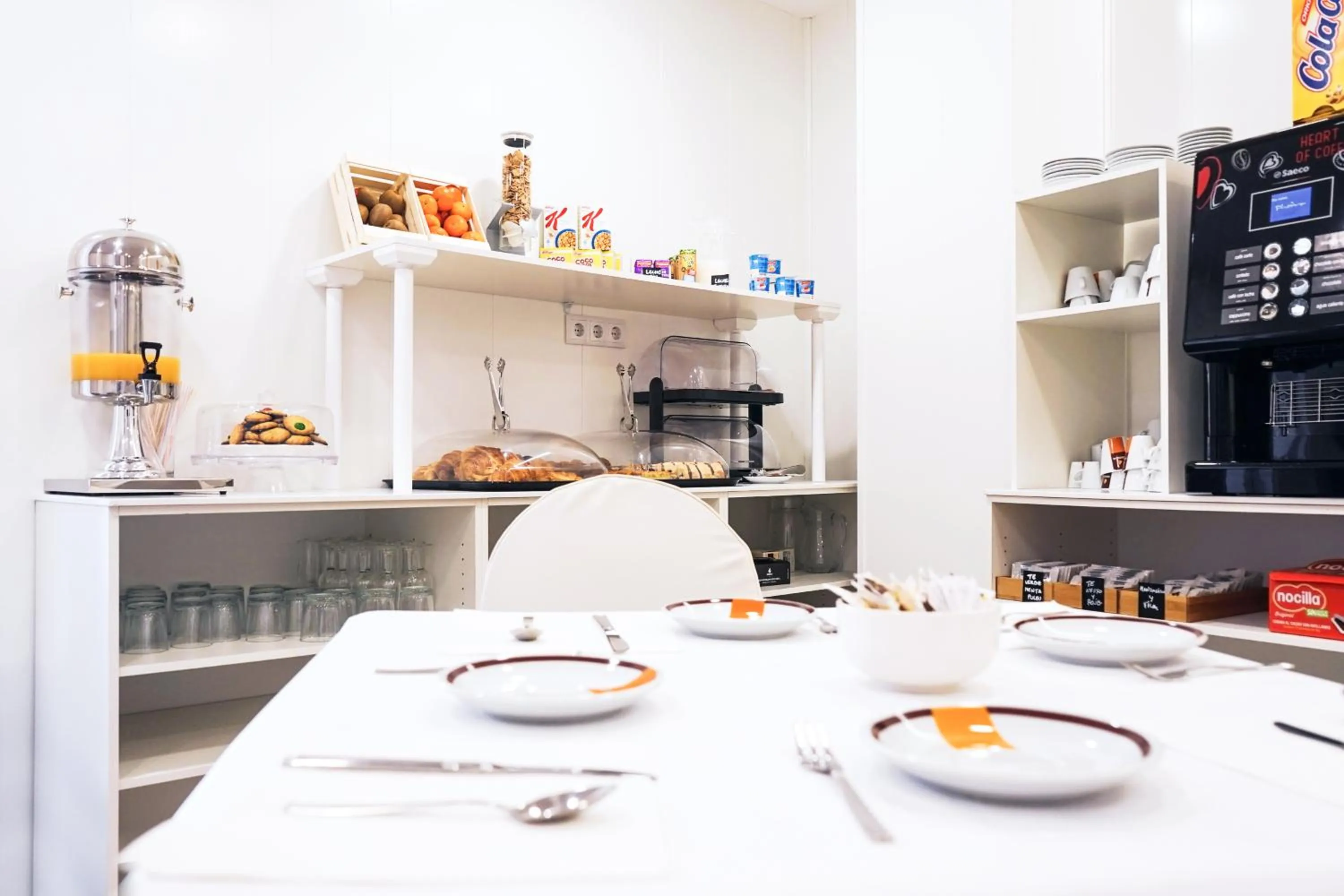 Communal lounge/ TV room in DC Mesones 21