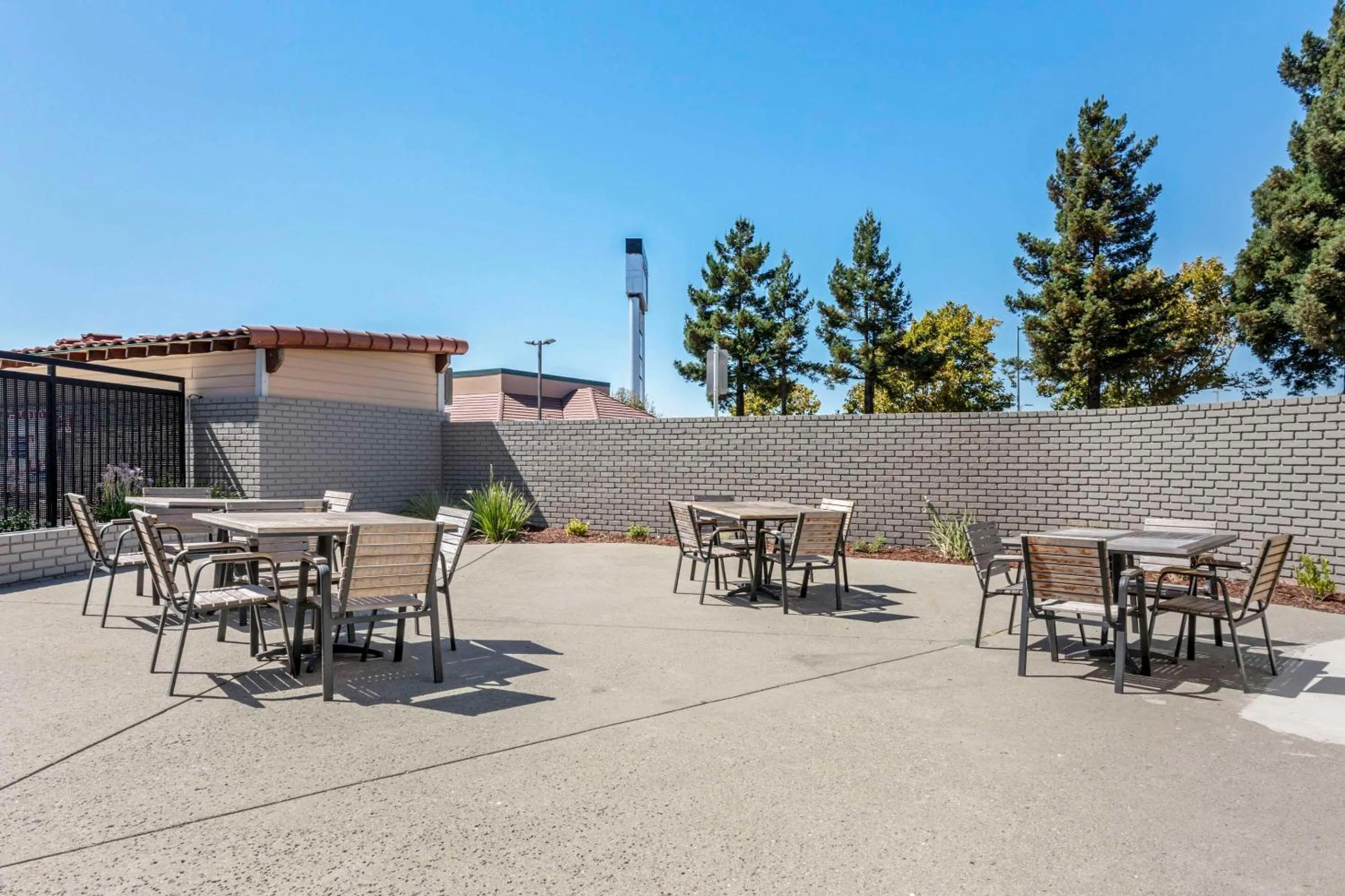 Swimming pool in Country Inn & Suites by Radisson, Vallejo Napa Valley, CA
