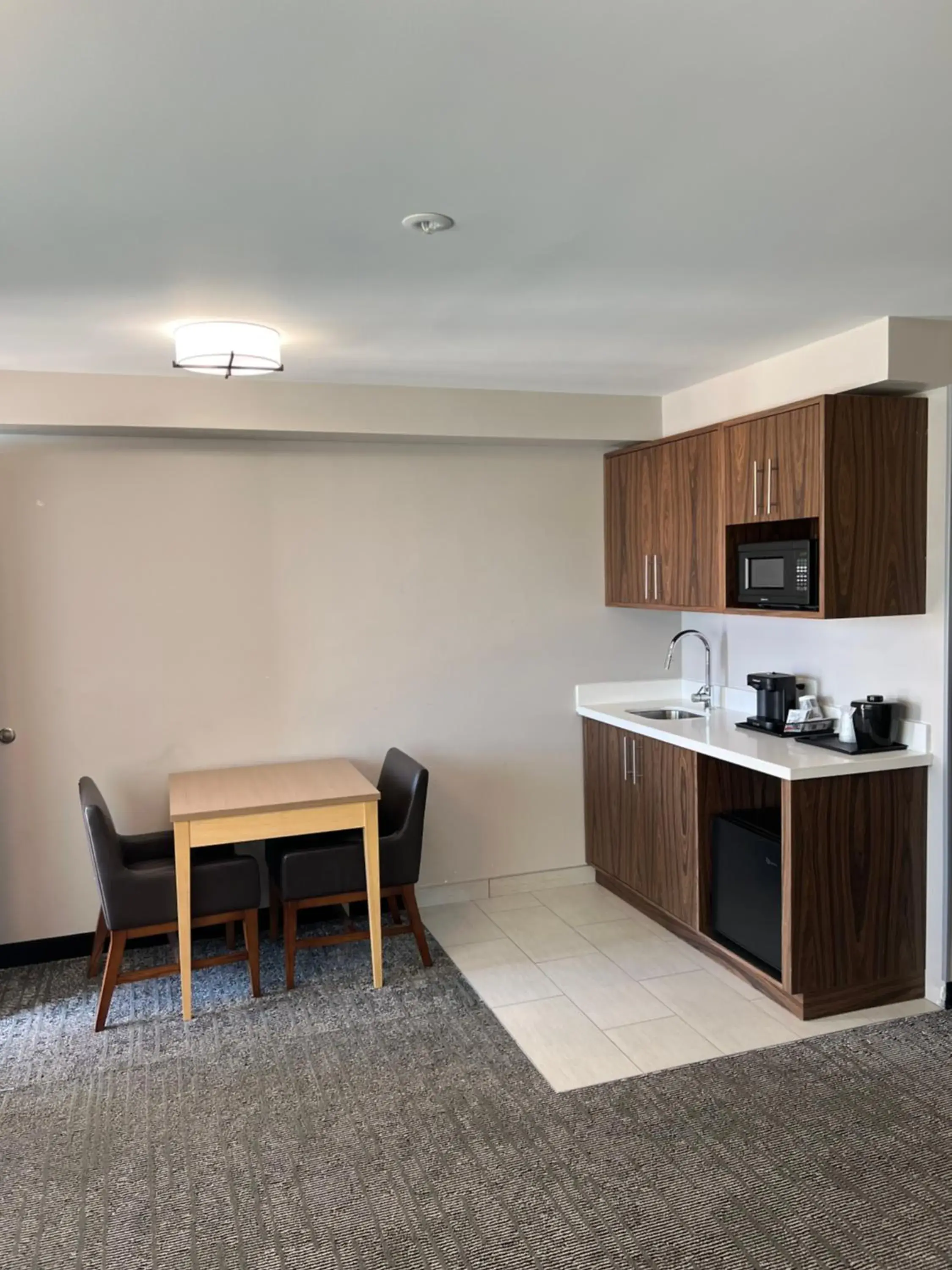 One-Bedroom King Suite - Non-Smoking in Country Inn & Suites by Radisson, Vallejo Napa Valley, CA One-Bedroom King Suite - Non-Smoking in Country Inn & Suites by Radisson, Vallejo Napa Valley, CA