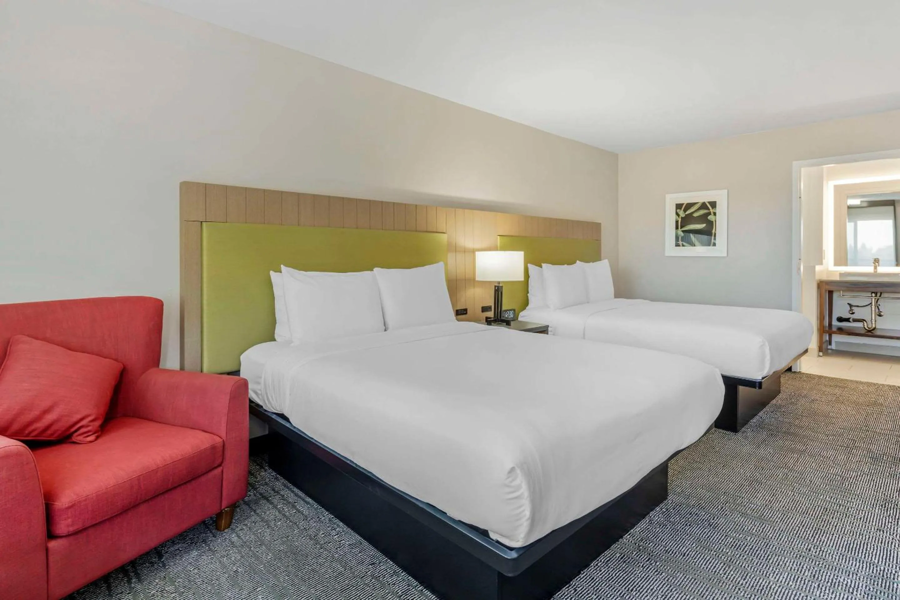 Bedroom, Bed in Country Inn & Suites by Radisson, Vallejo Napa Valley, CA