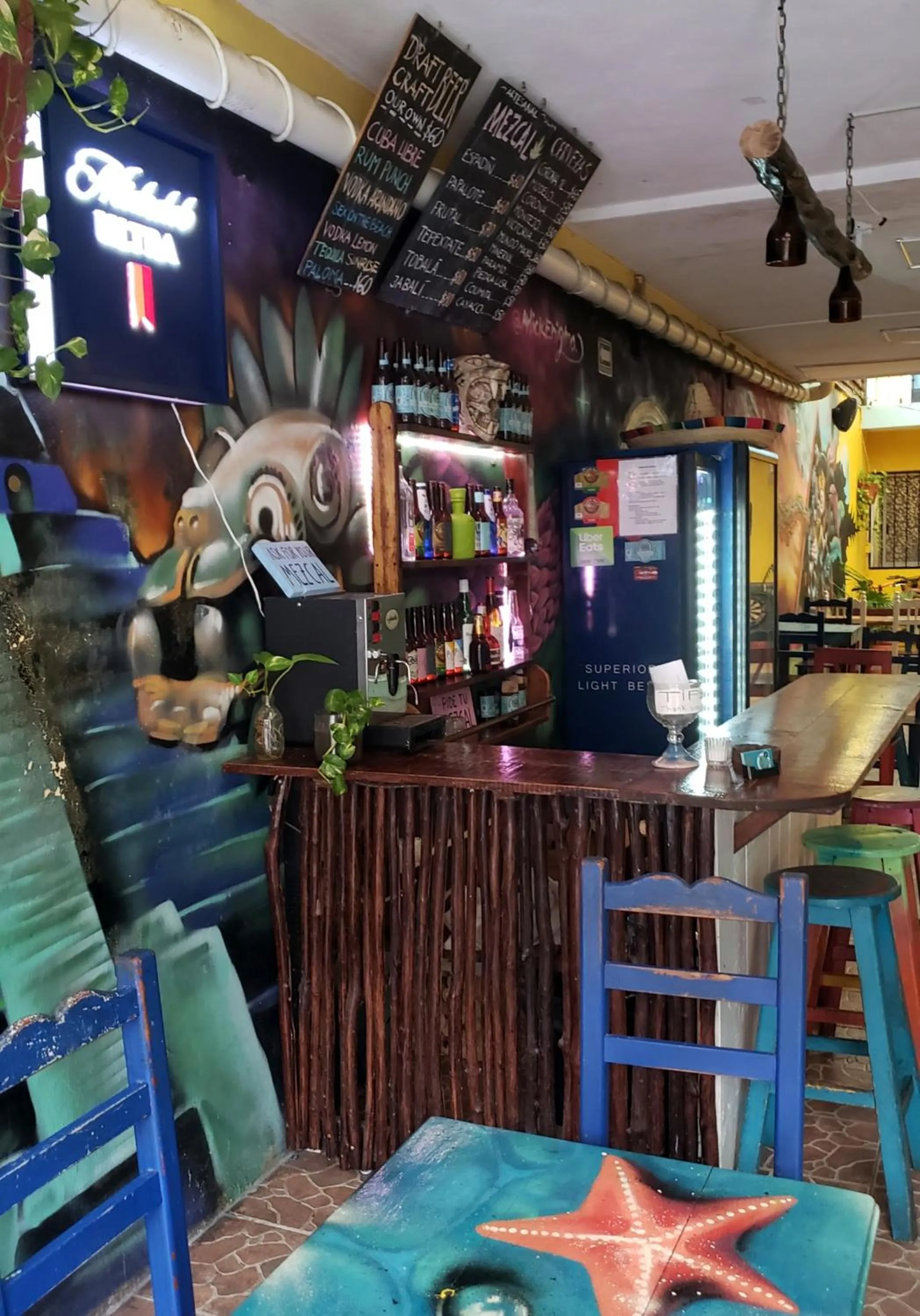 Restaurant/places to eat in Tres Mundos Hostel