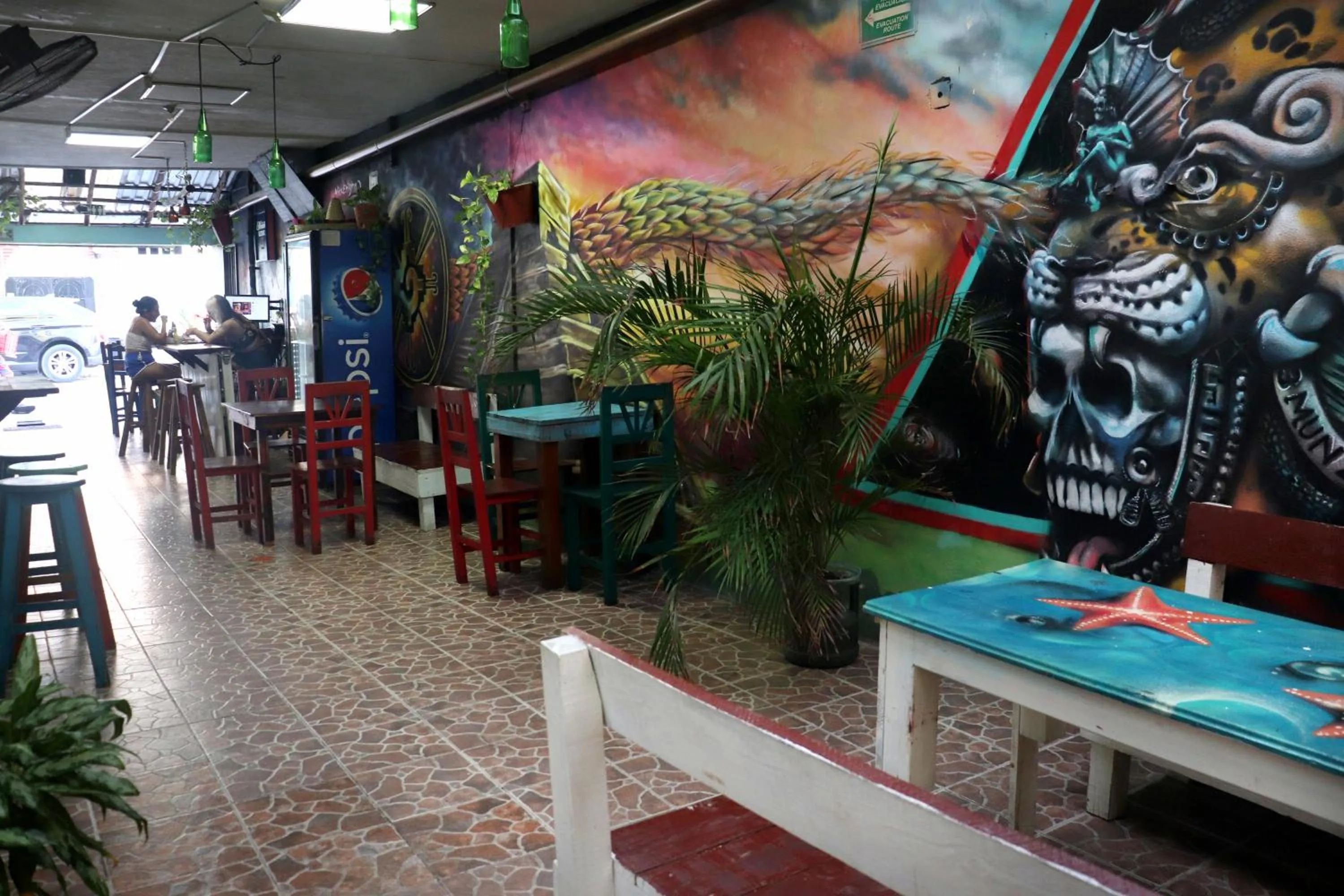 Restaurant/places to eat in Tres Mundos Hostel