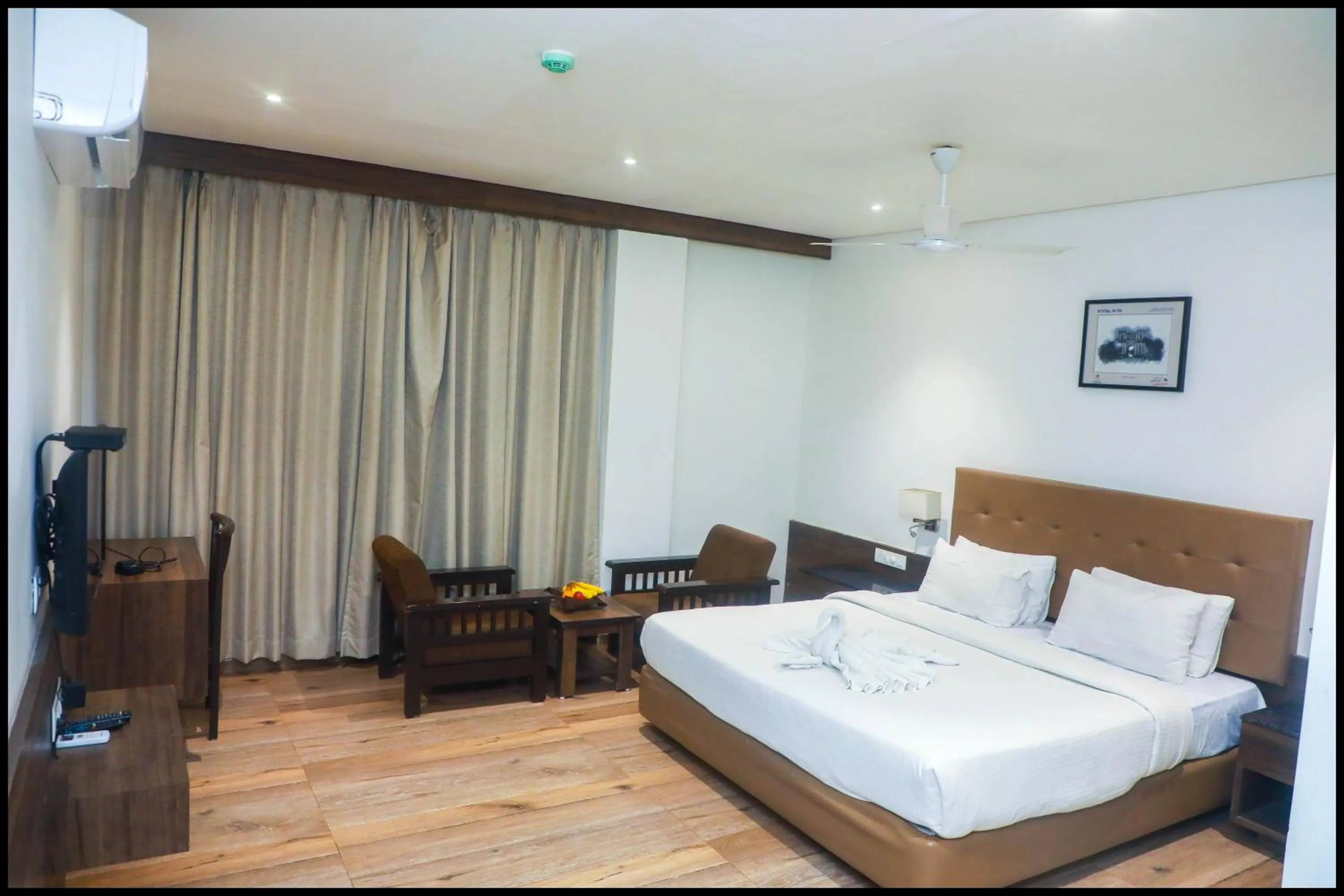 Bedroom, Bed in The Byke Suraj Club, Junagadh