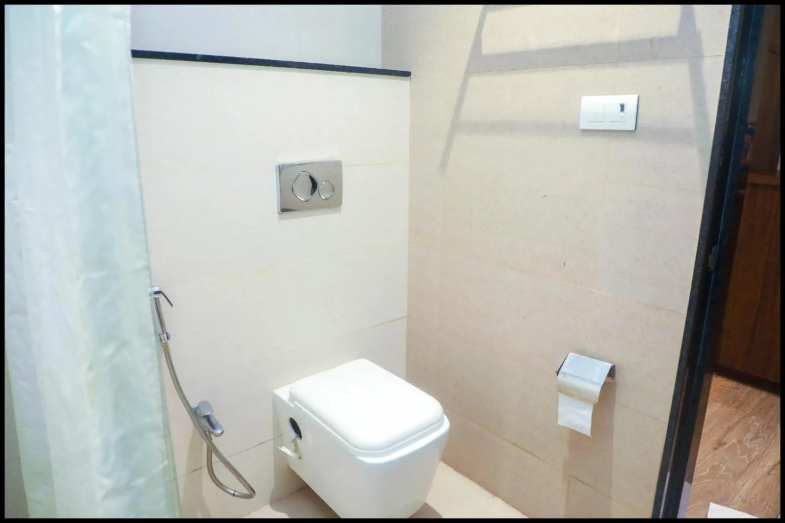 Shower in The Byke Suraj Club, Junagadh