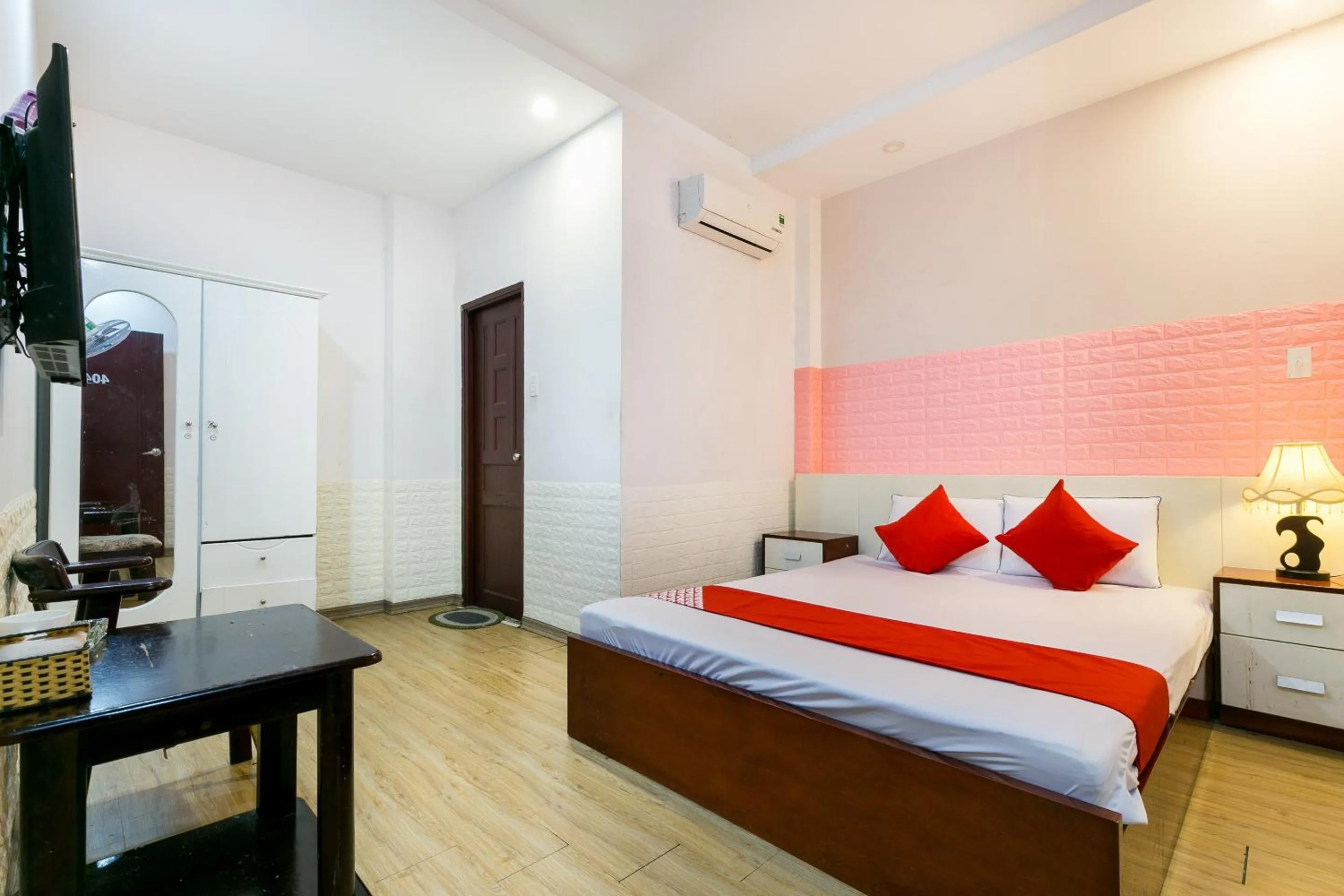 Bedroom, Bed in OYO 373 Habana Hotel