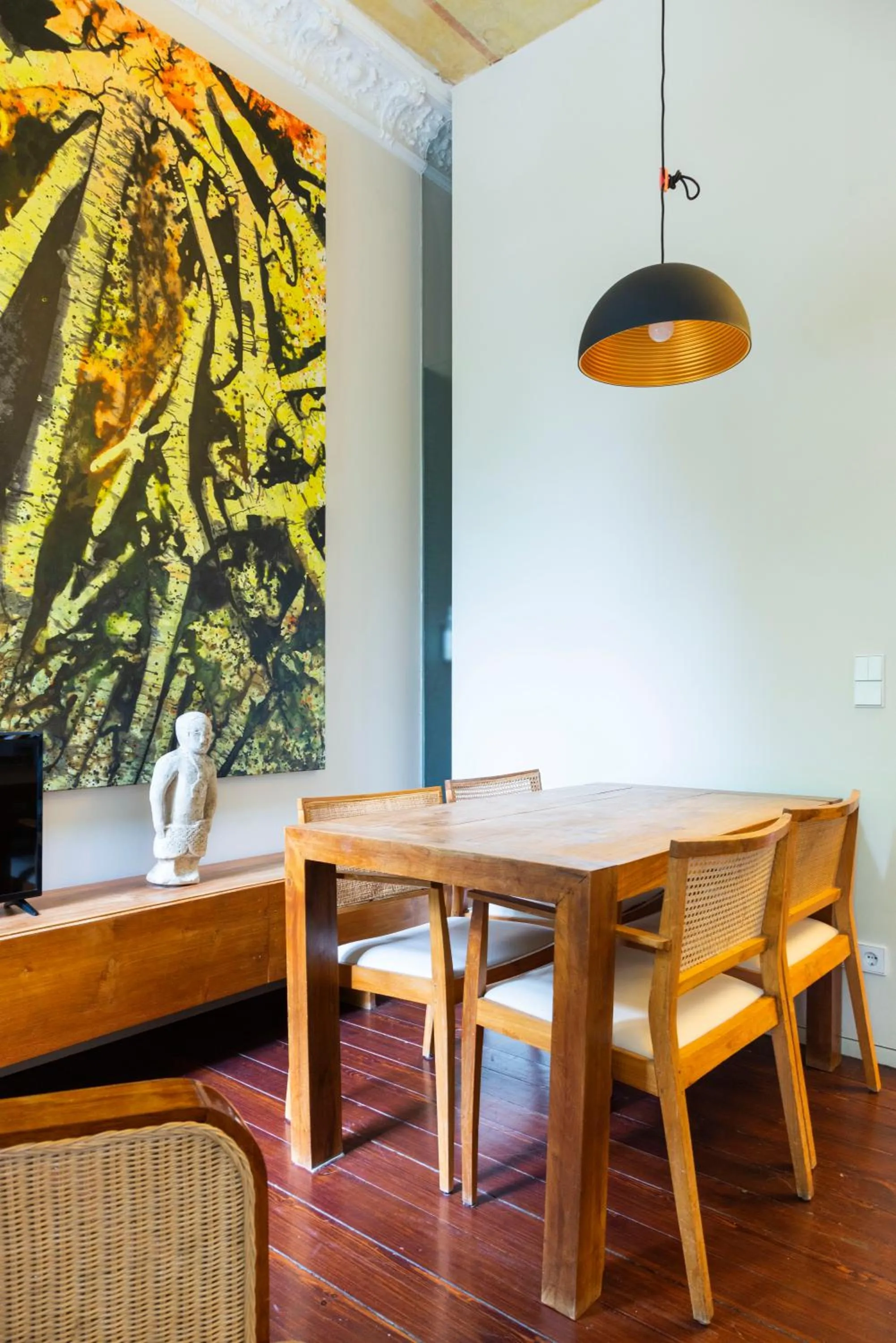 Dining area in Numa Berlin Belfort