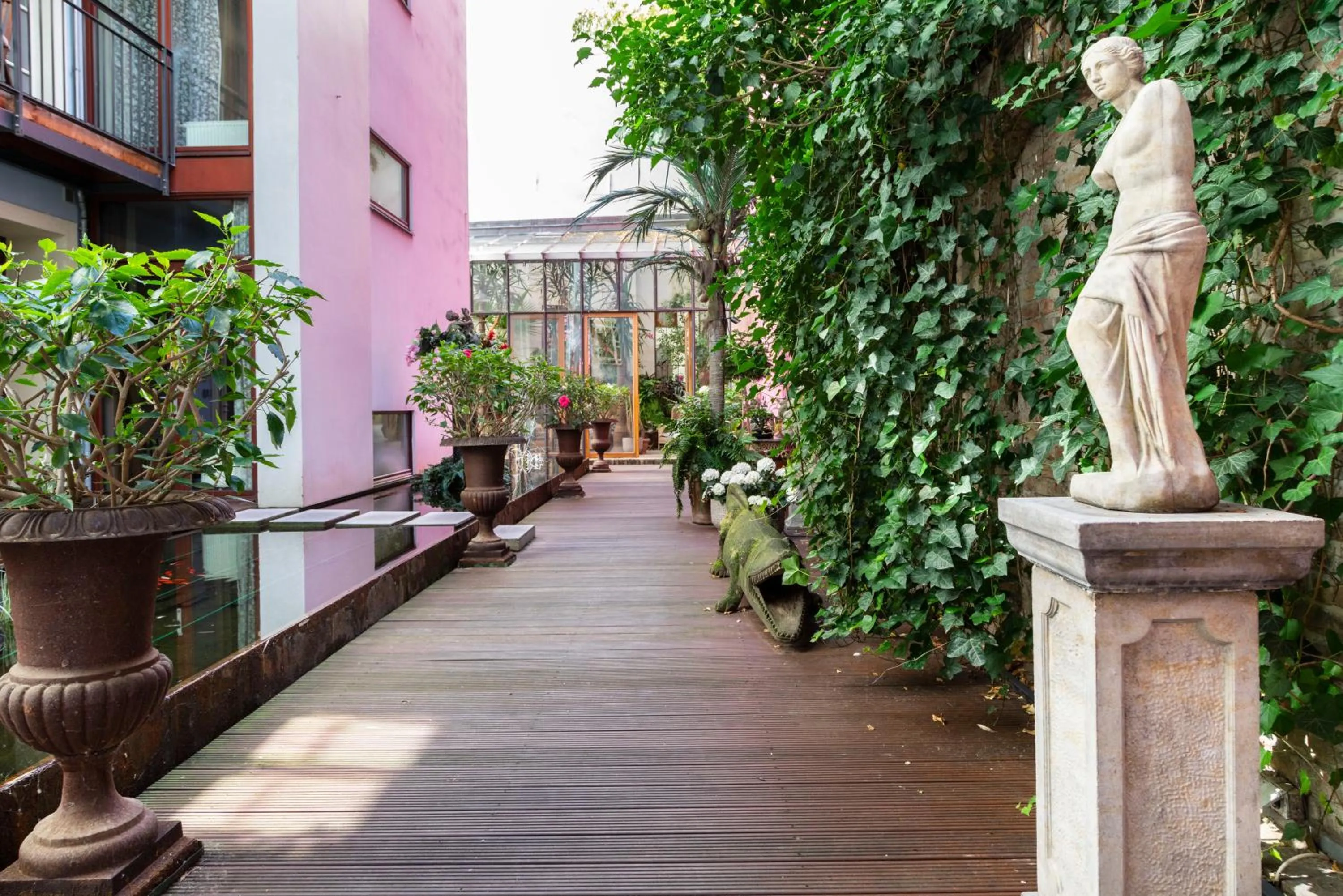 Patio in Numa Berlin Belfort