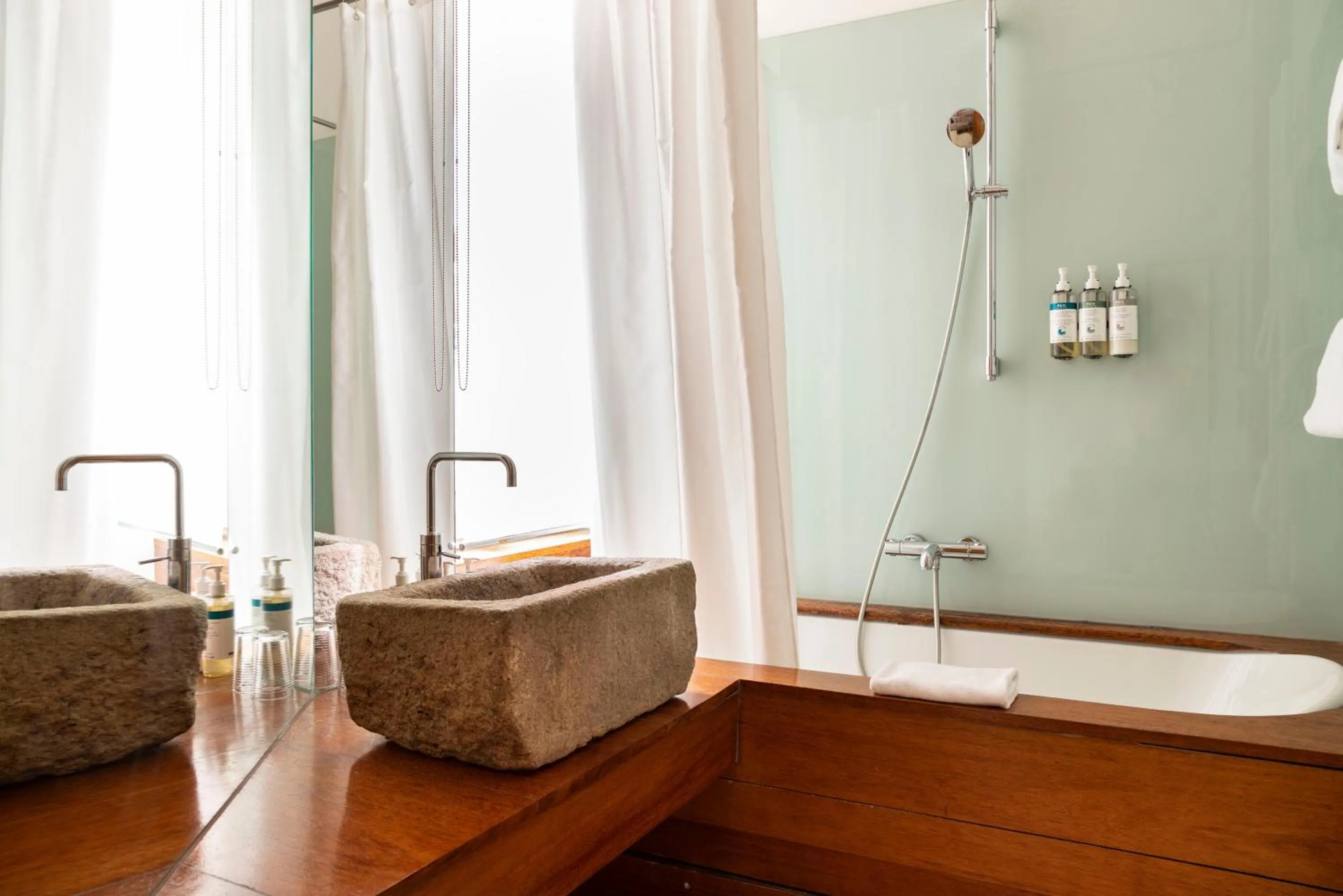 Bathroom in Numa Berlin Belfort